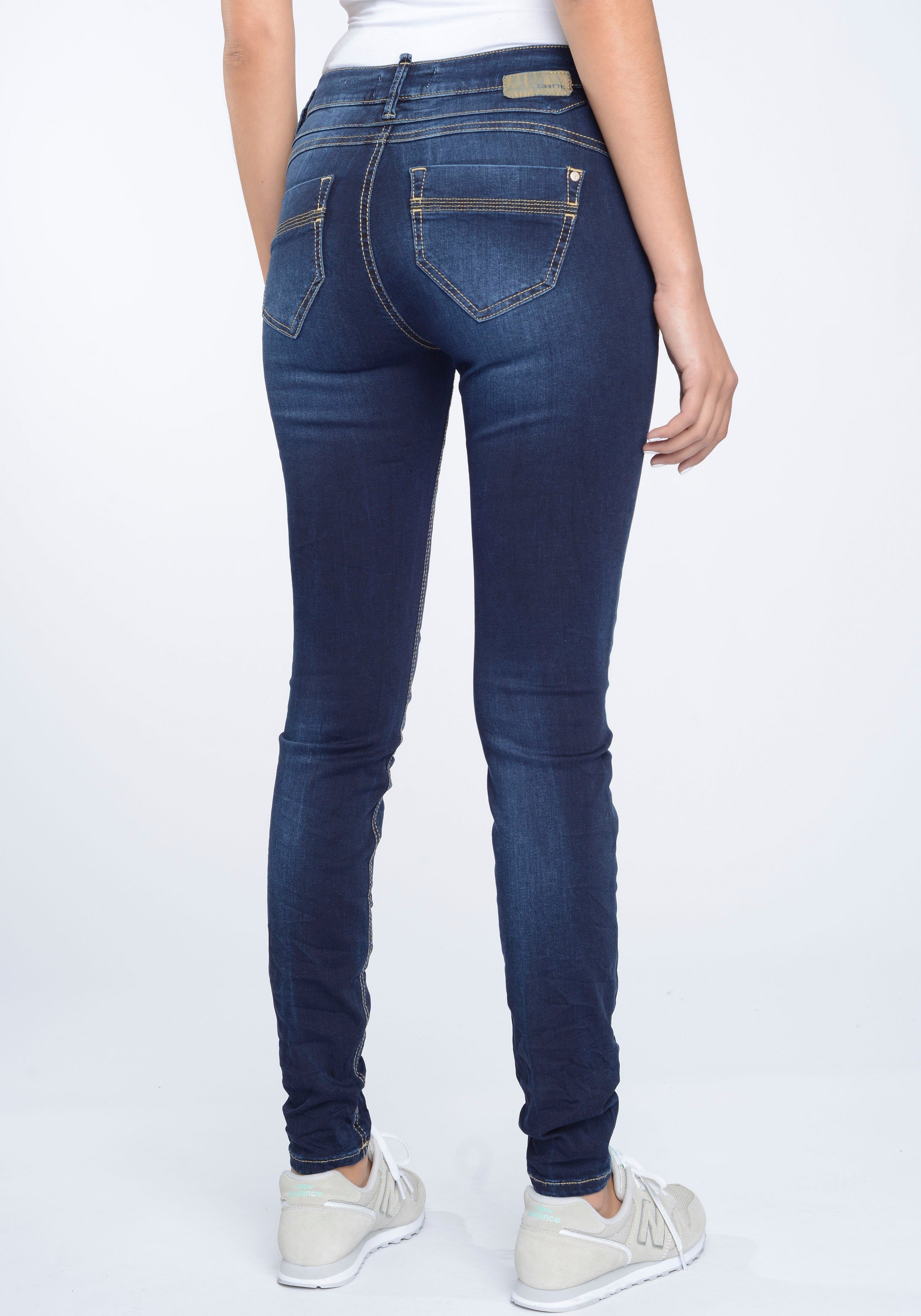 GANG Skinny fit jeans 94Nele met gekruiste riemlussen links voor