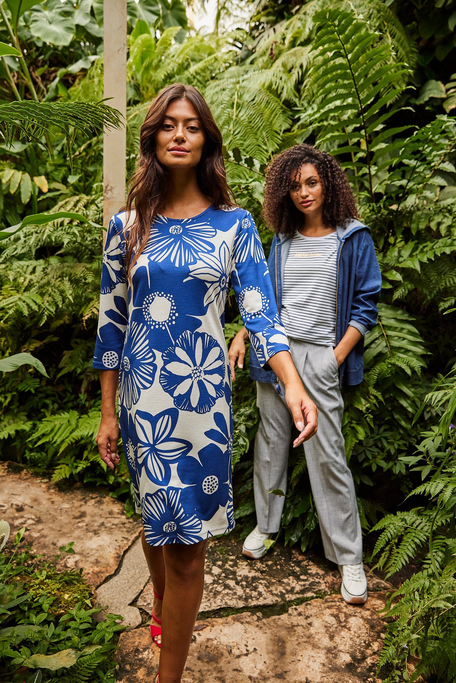 Aniston SELECTED Jerseyjurk met grote bloemenprint - elk stuk is uniek