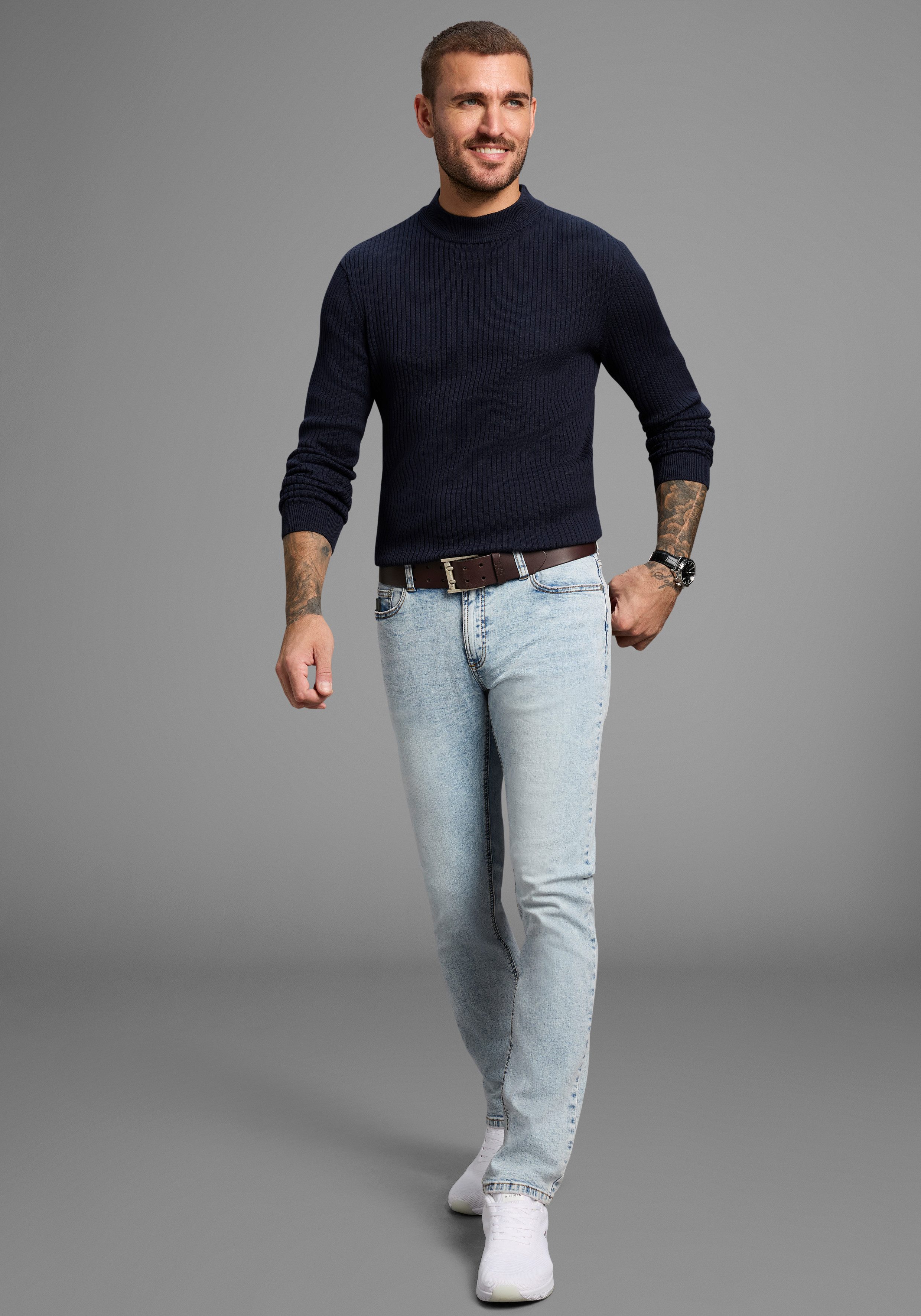 Bruno Banani Straight jeans Hutch rechte broekspijpen, gedeeltelijk met modieuze destroyed-effecten,