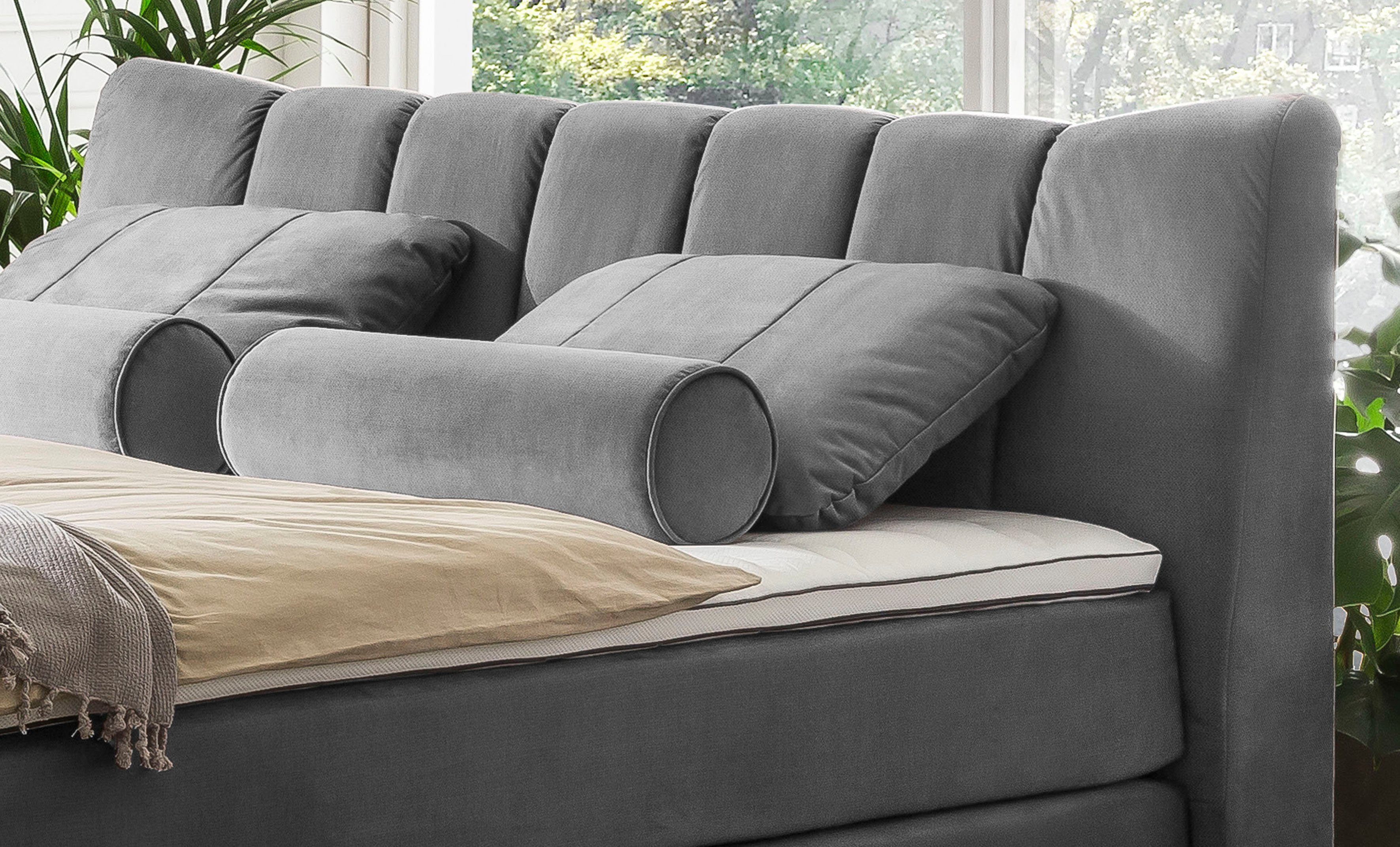 Leonique Sierkussen Océane passend bij het bed oceáne in fluweel en fijne structuurstof(2 stuks) sierkussens maat 2x 50x70 cm zilver
