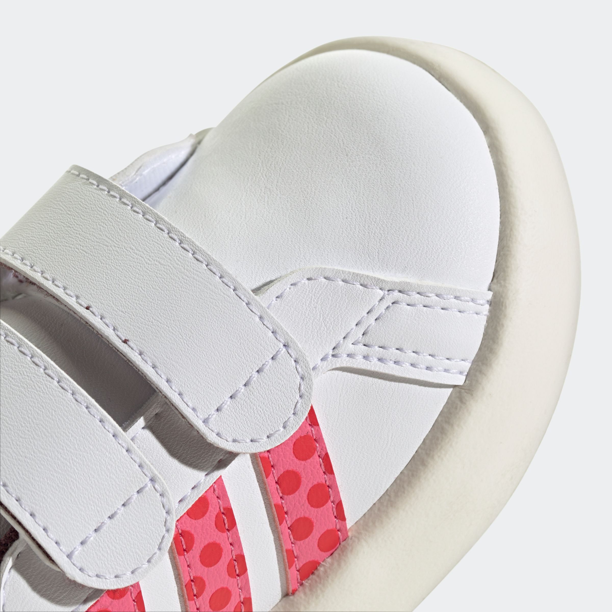 adidas Sportswear Klittenbandschoenen ADIDAS DISNEY MINNIE MAUS KIDS GRAND COURT 2.0 SCHUH Design geïnspireerd op de adidas Superstar, voor kinderen