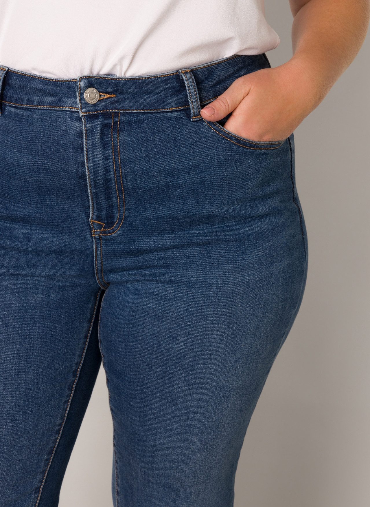 Base Level Curvy Slim fit jeans in grote maten