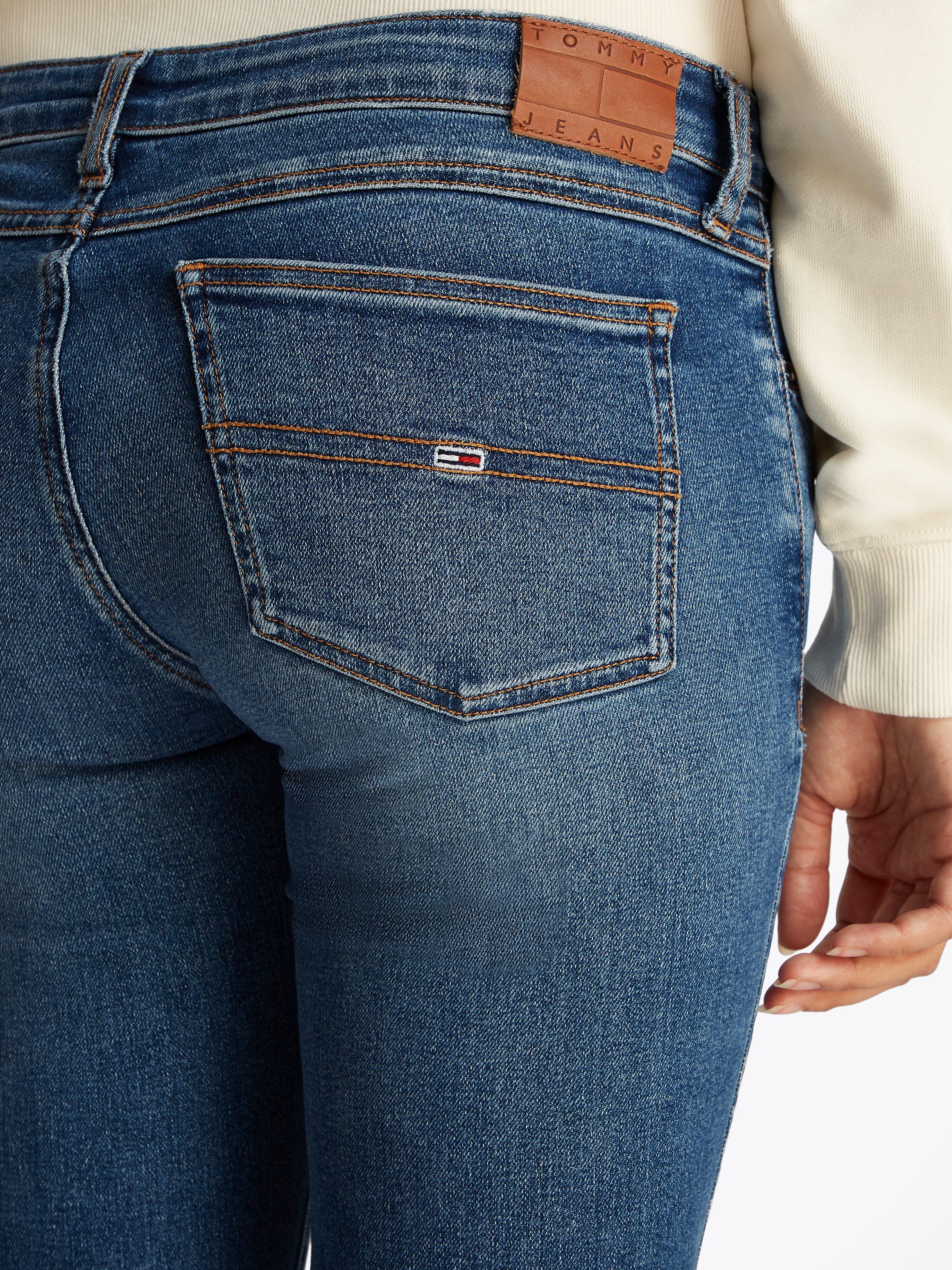 TOMMY JEANS Skinny fit jeans Sophie Low Waist Skinny met logo-badge, in enkel-lengte