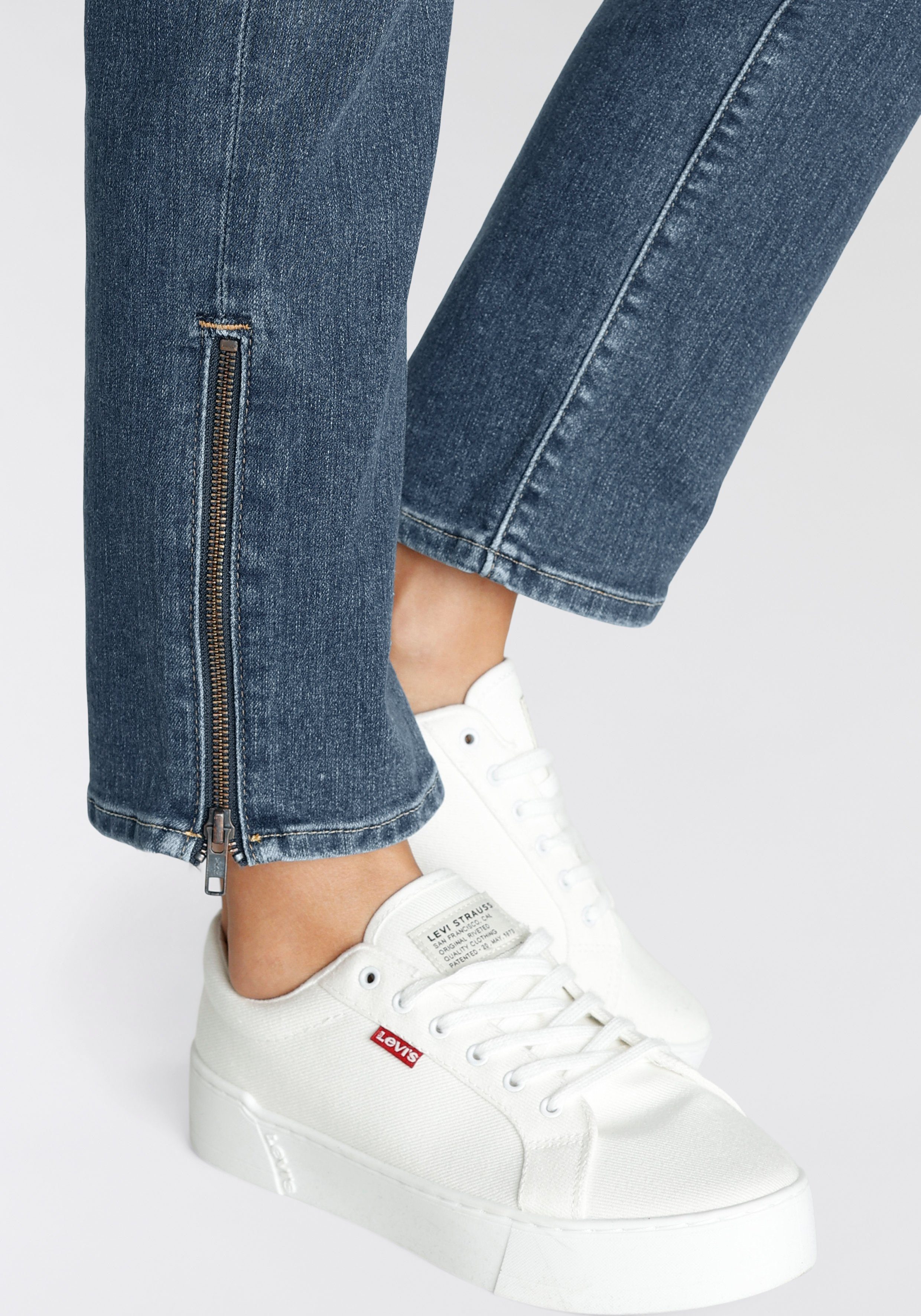 Levi's® 5-pocket jeans 724 BUTTON SHANK met rits bij de zoom