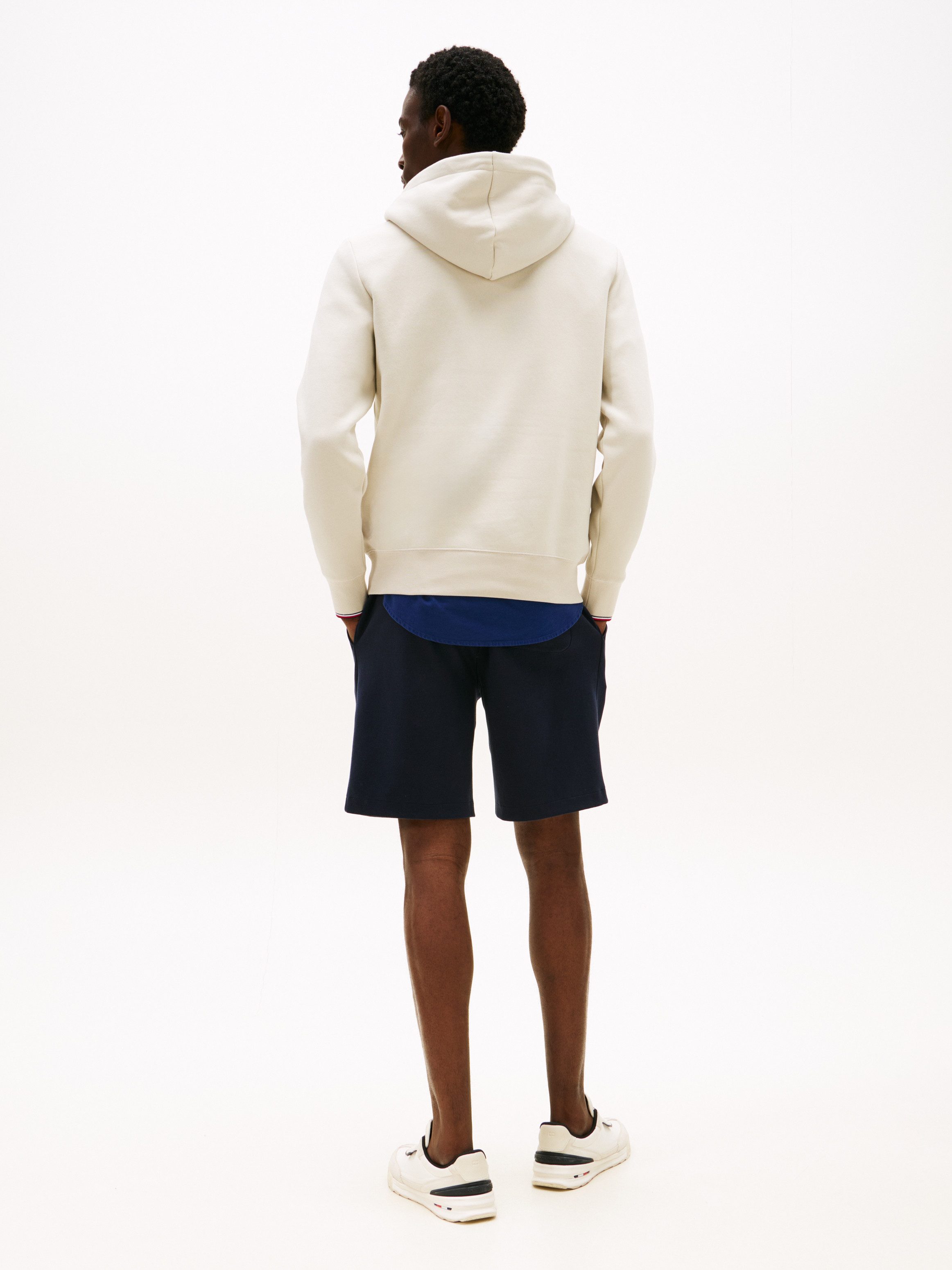Tommy Hilfiger Hoodie TOMMY LOGO TIPPED HOODY Tommy-Tape binnen aan de halsopening, Vlag-Stiksel op de Mouw