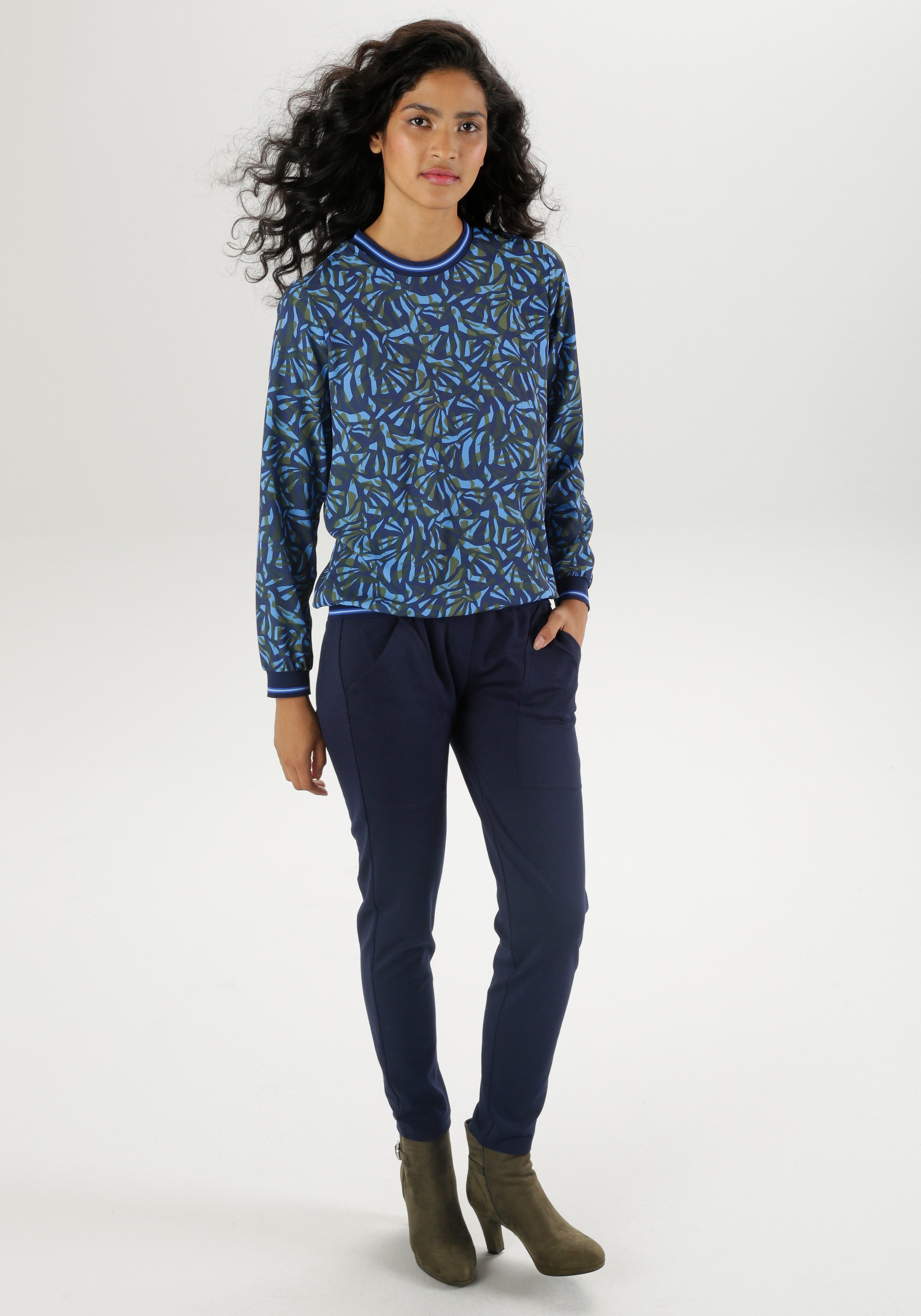 Aniston SELECTED Shirtblouse met opwindende print en casual pasvorm