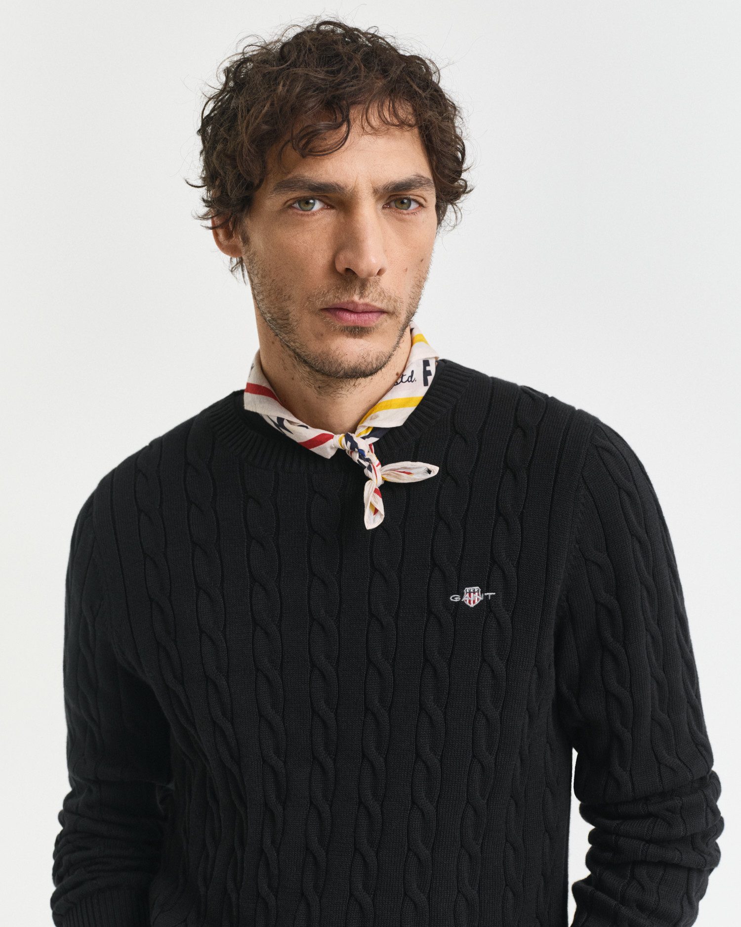 Gant Gebreide trui COTTON CABLE C-NECK met wapen-logo borduurwerk op de borst
