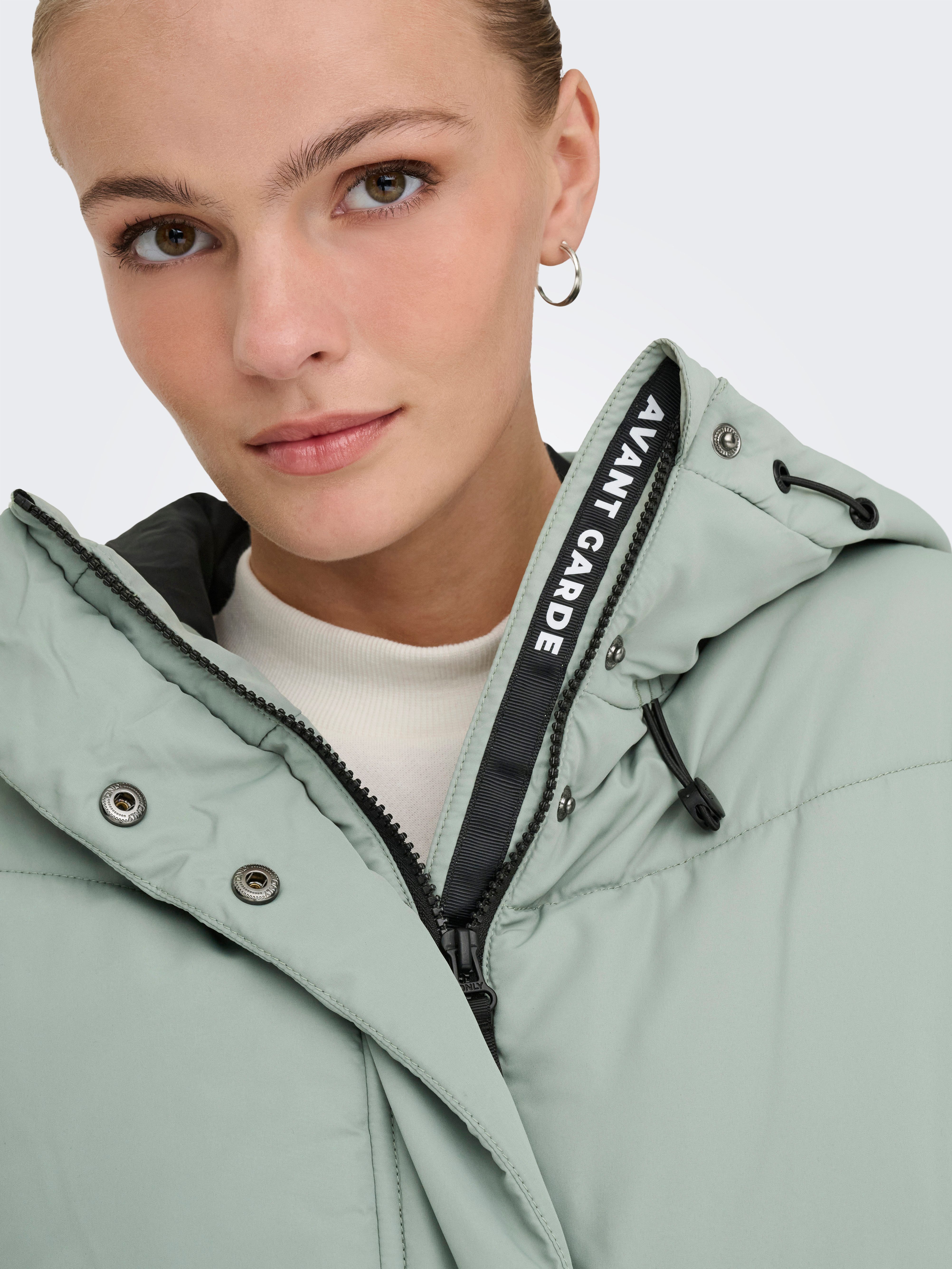 Only Gewatteerde jas ONLMAGGI LIFE SHORT PUFFER CC OTW
