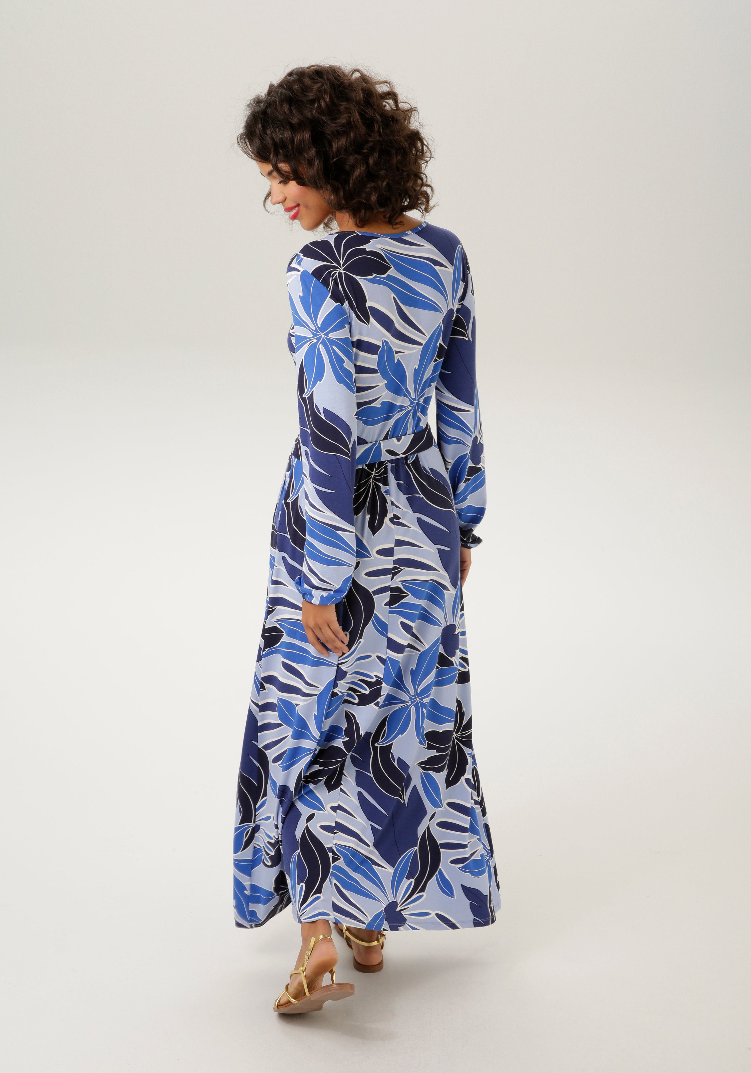 Aniston CASUAL Jerseyjurk bedrukt met harmonieuze kleuren en grote bladeren nieuwe collectie (Met een bindceintuur)