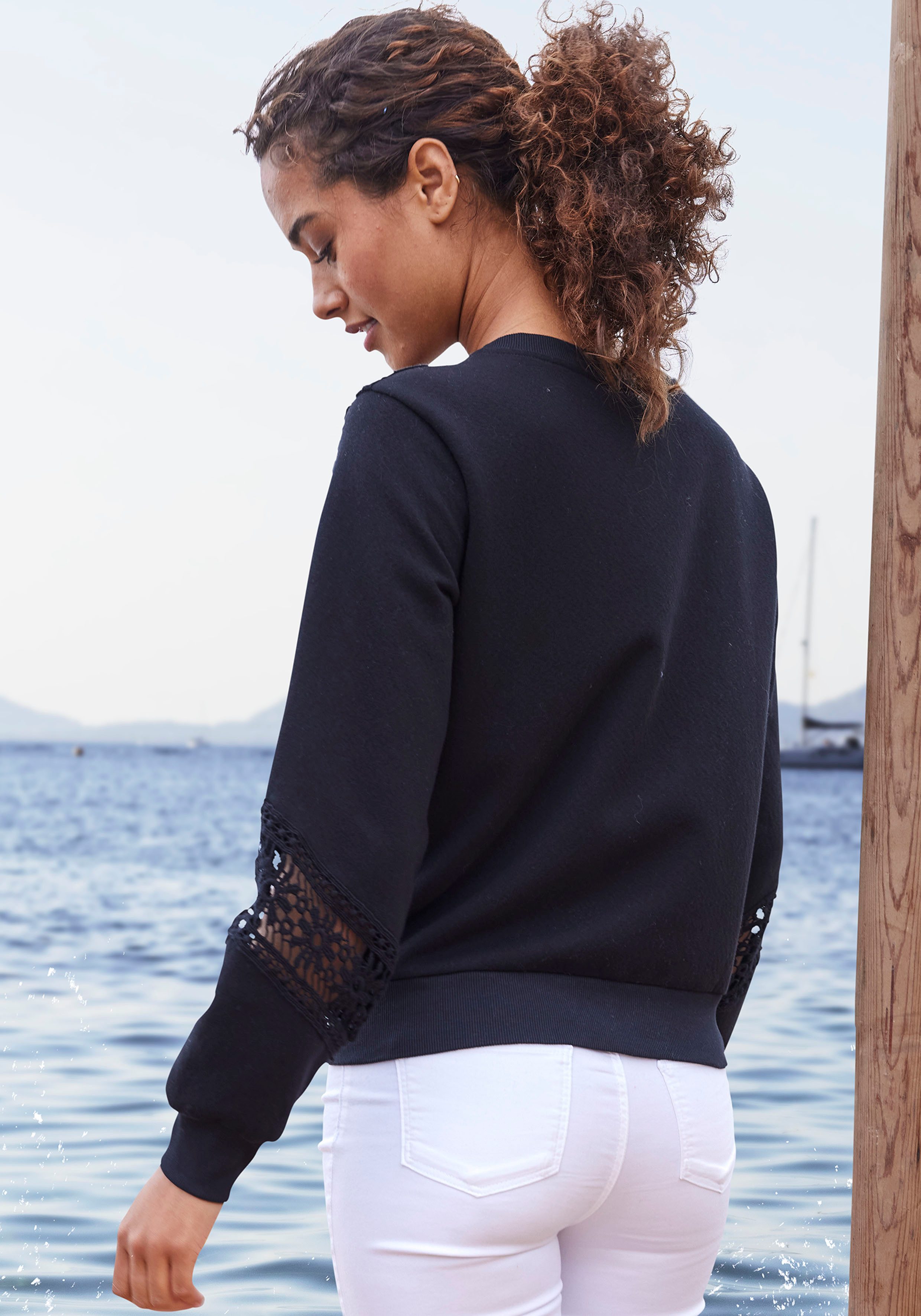 Vivance Sweatshirt met kanten inzetstukken op schouder en mouw