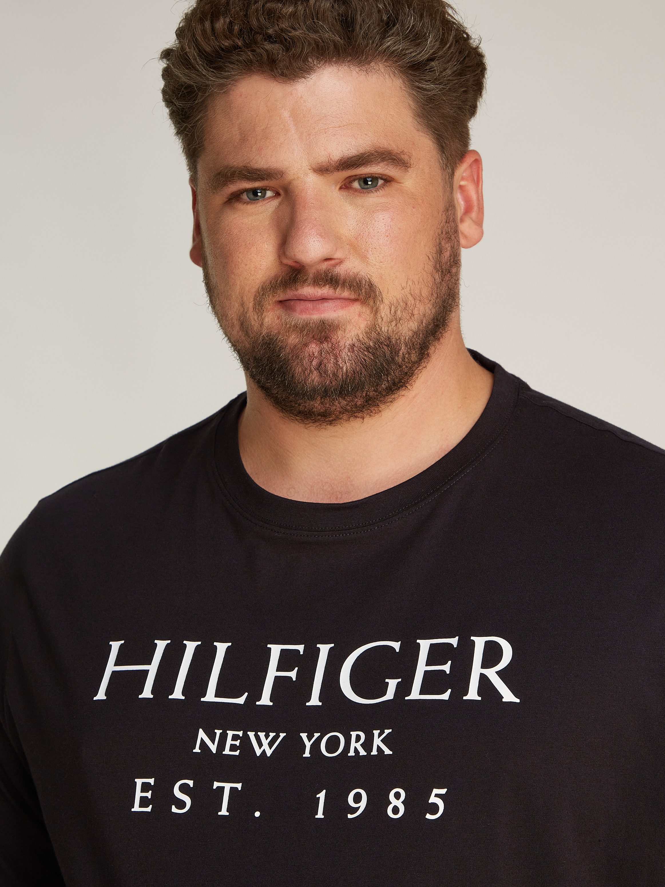 Tommy Hilfiger Shirt met ronde hals BT-BIG HILFIGER TEE-T in grote maten, met logo-opdruk, ronde hals