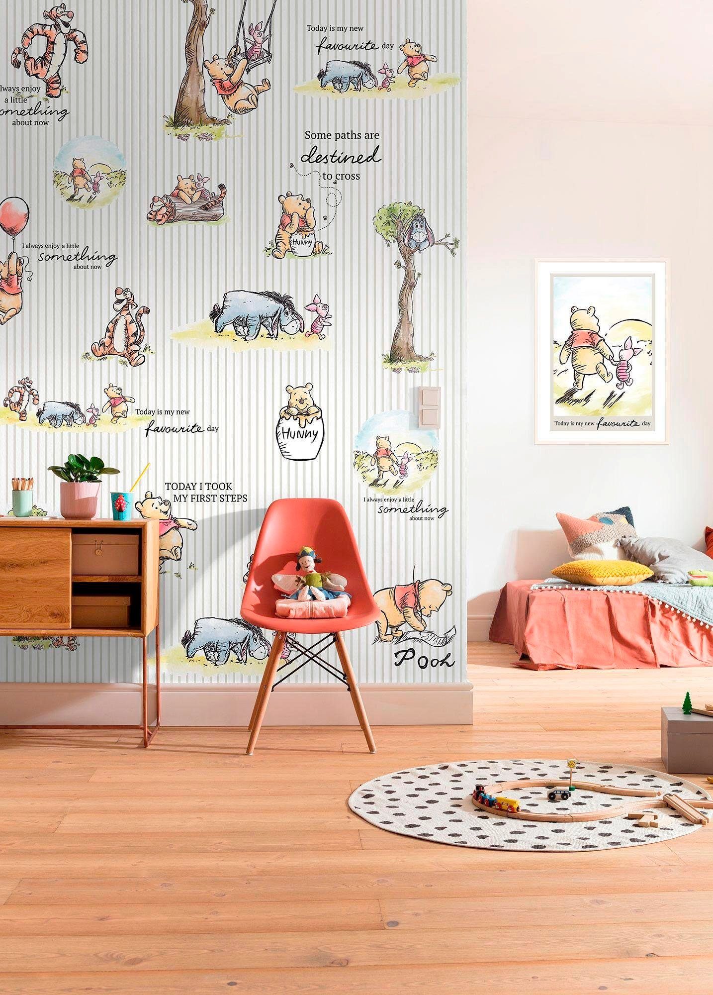 Komar Vliesbehang Digitale print vlies - Winnie the Pooh Stripes - Afmeting 200 x 280 cm