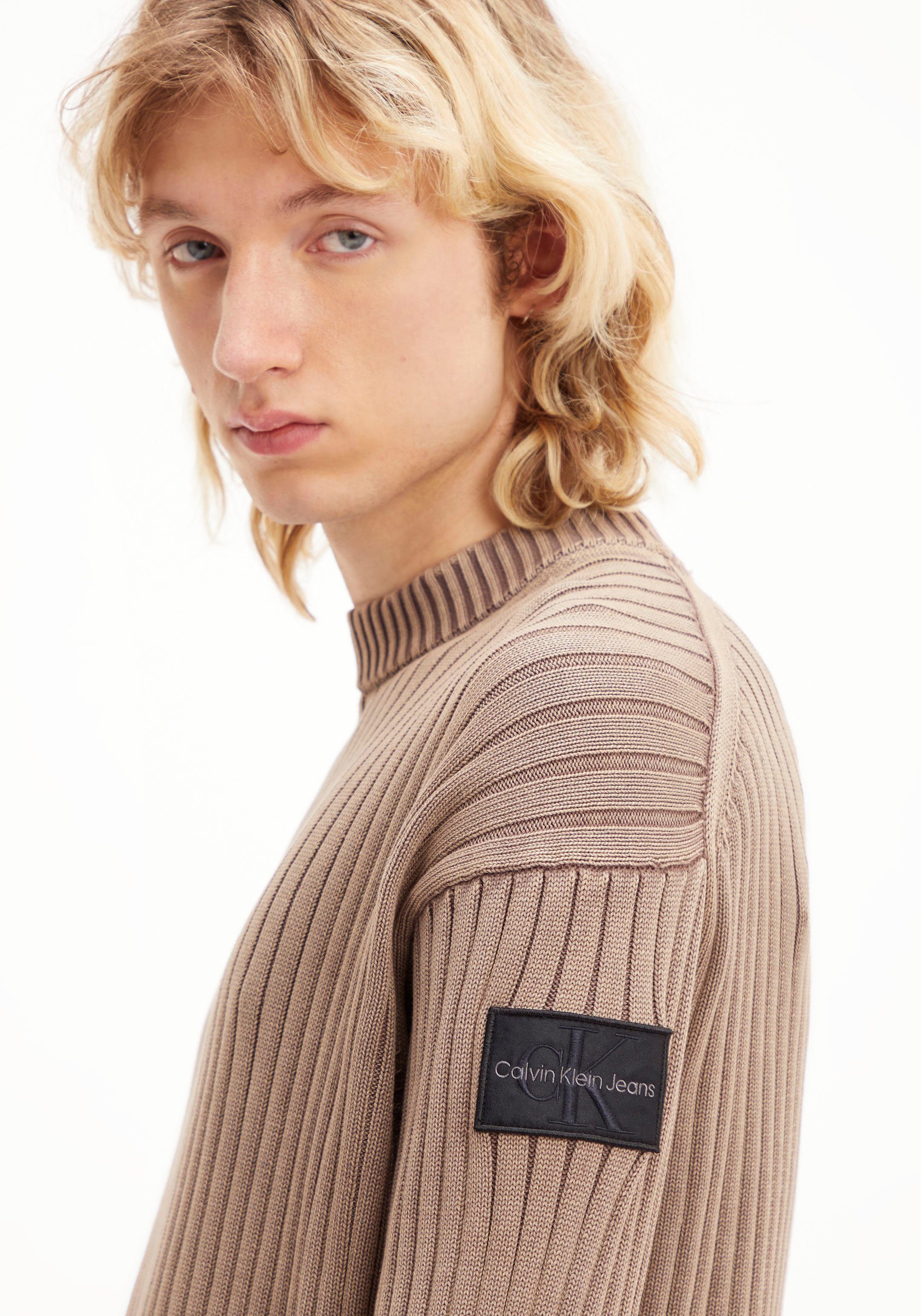 Calvin Klein Gebreide trui met calvin klein logo-badge op de mouw