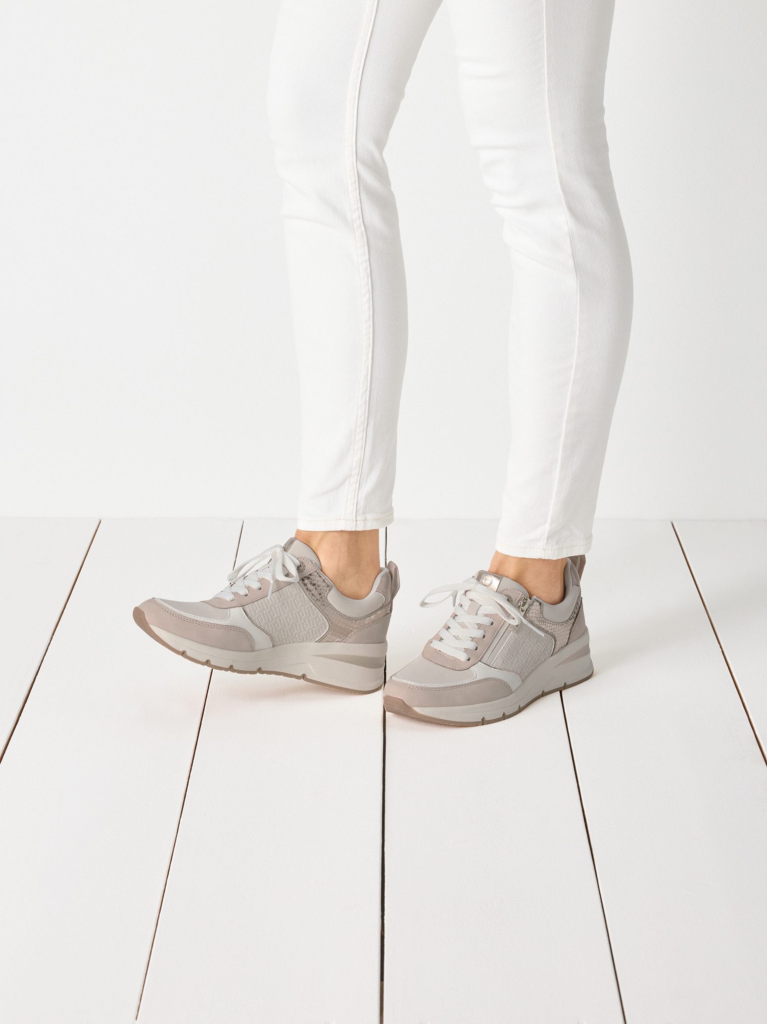 Tamaris Sneakers met sleehak vrijetijdsschoen, lage schoen, veterschoen met buitenrits