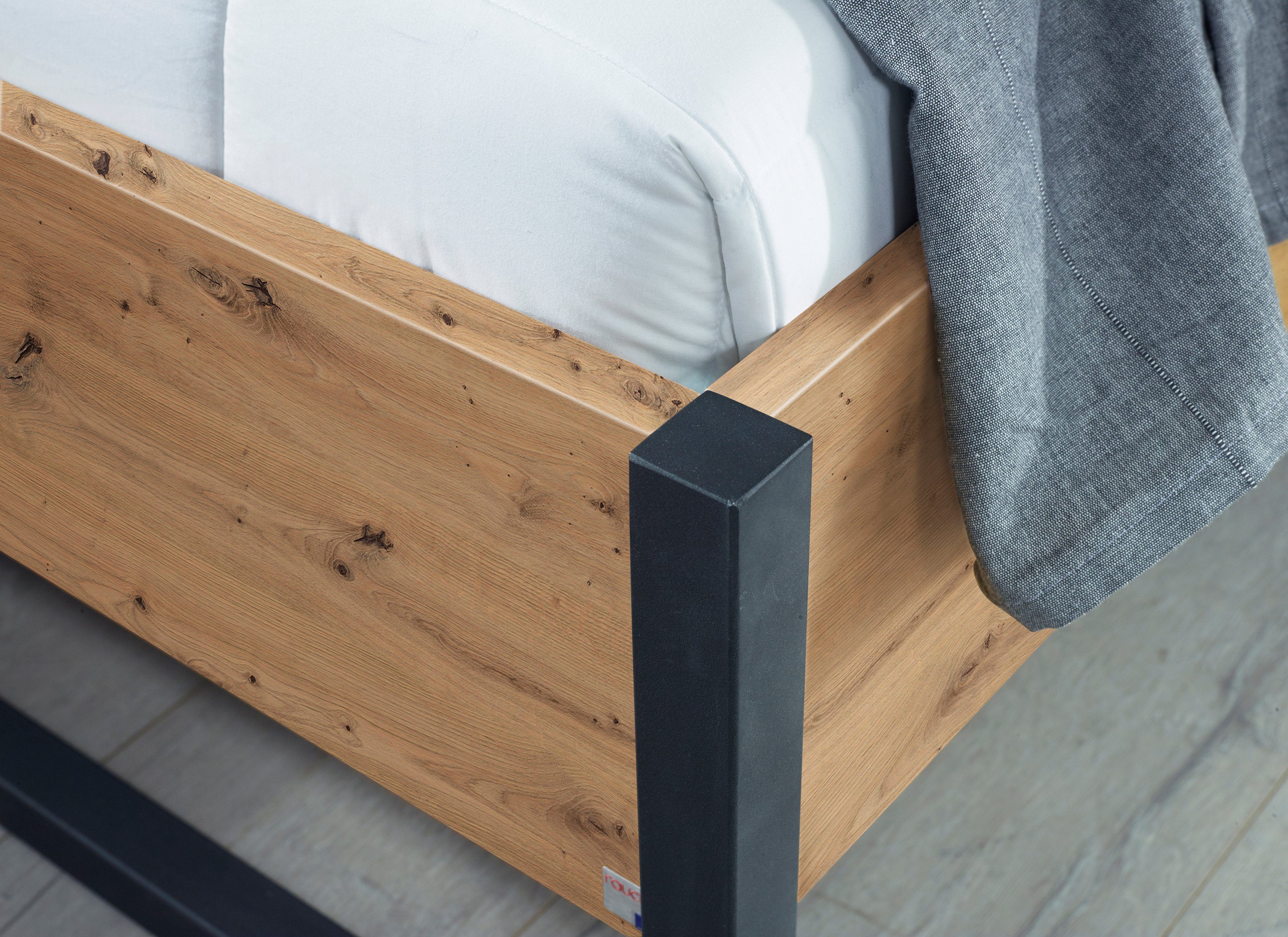 rauch Bed TAMPA in moderne industriële stijl, metalen bedslede