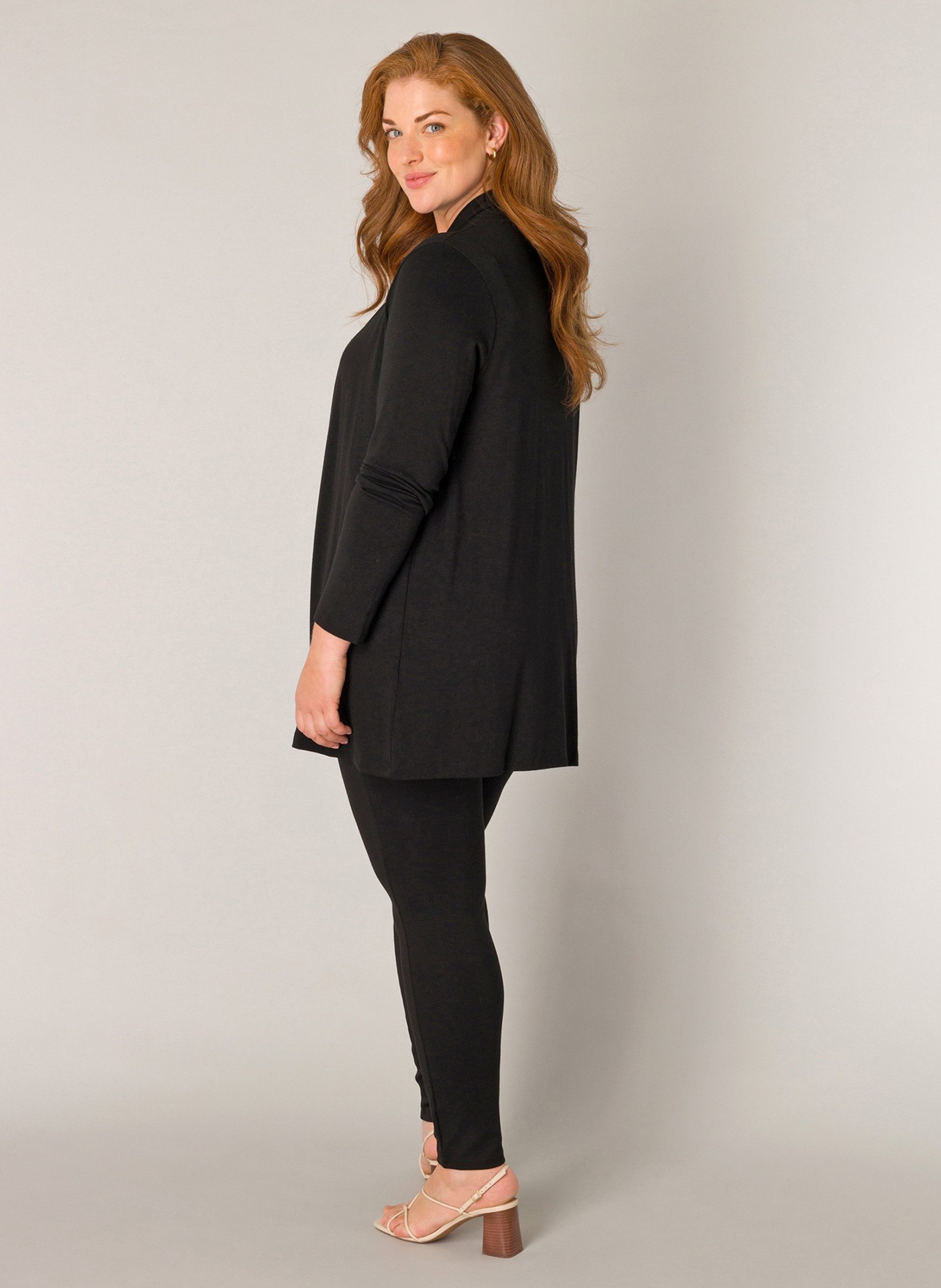 Base Level Curvy Vest Ayla in sluitingloos design