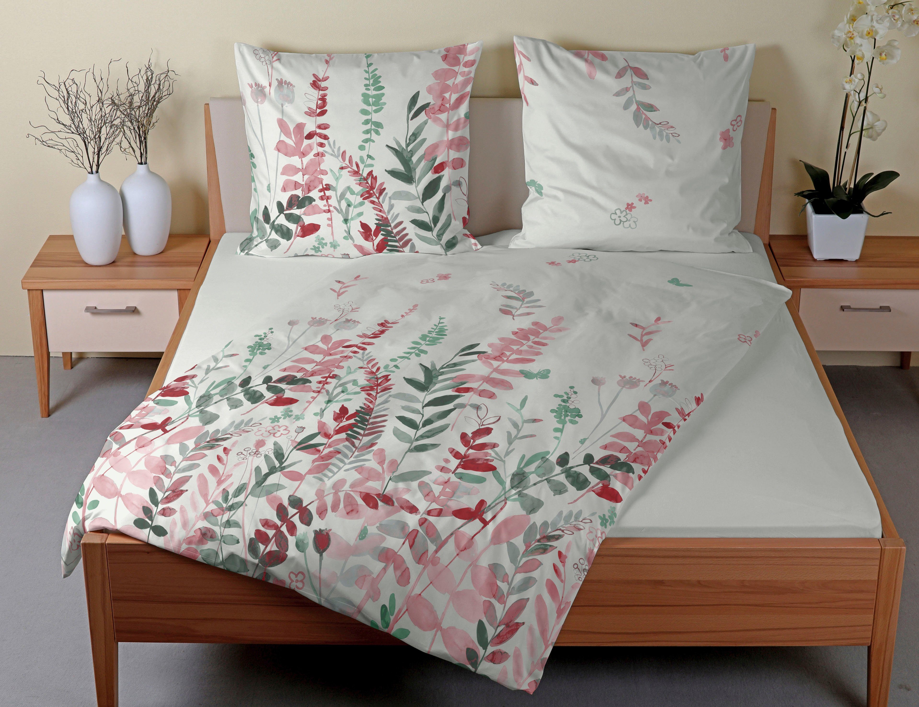 CASATEX Beddengoed Renata speelse ontwerp, kleine vlinder, wegvliegende bloemen (2-delig)