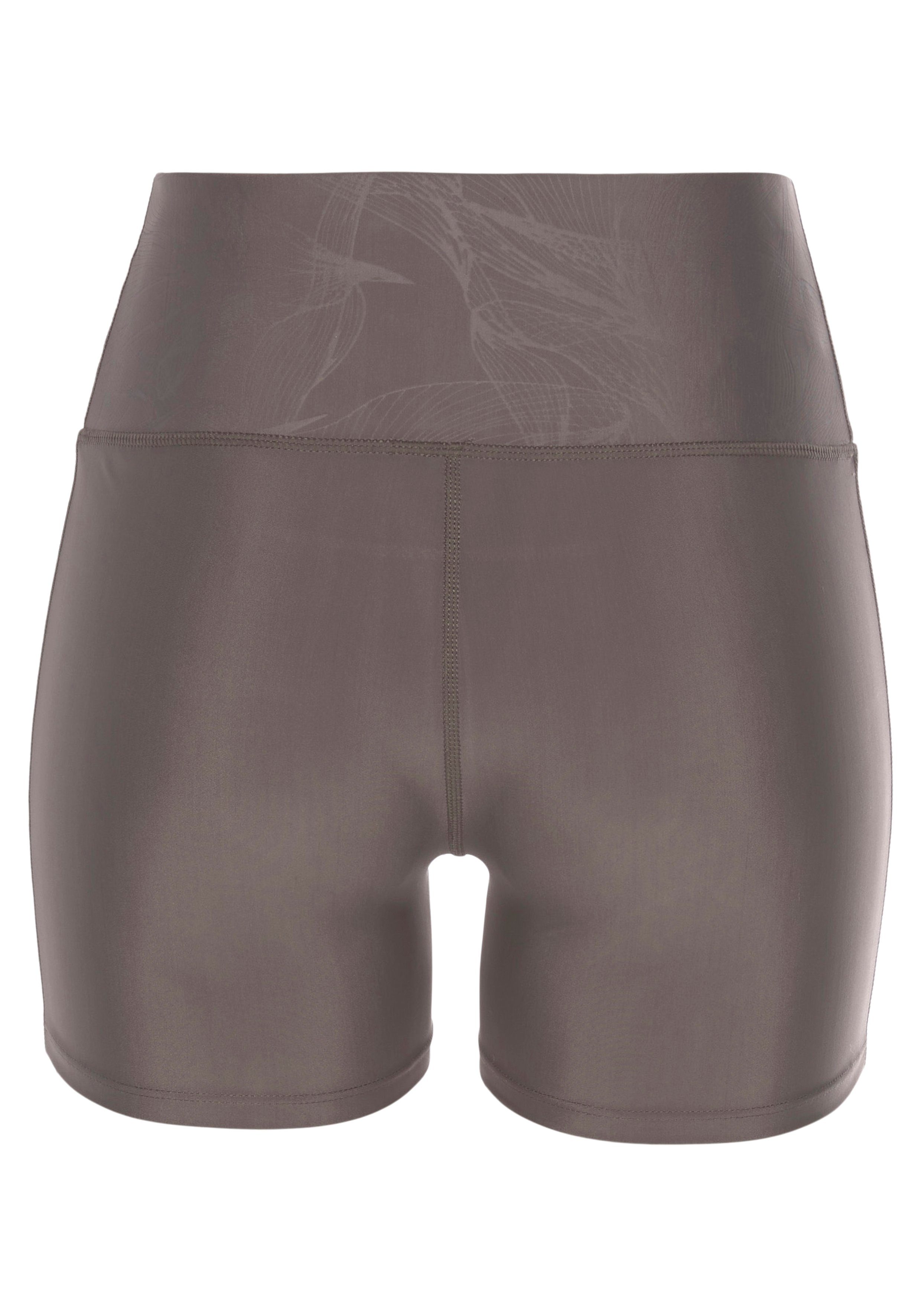 active by Lascana Functionele short met gedessineerde band