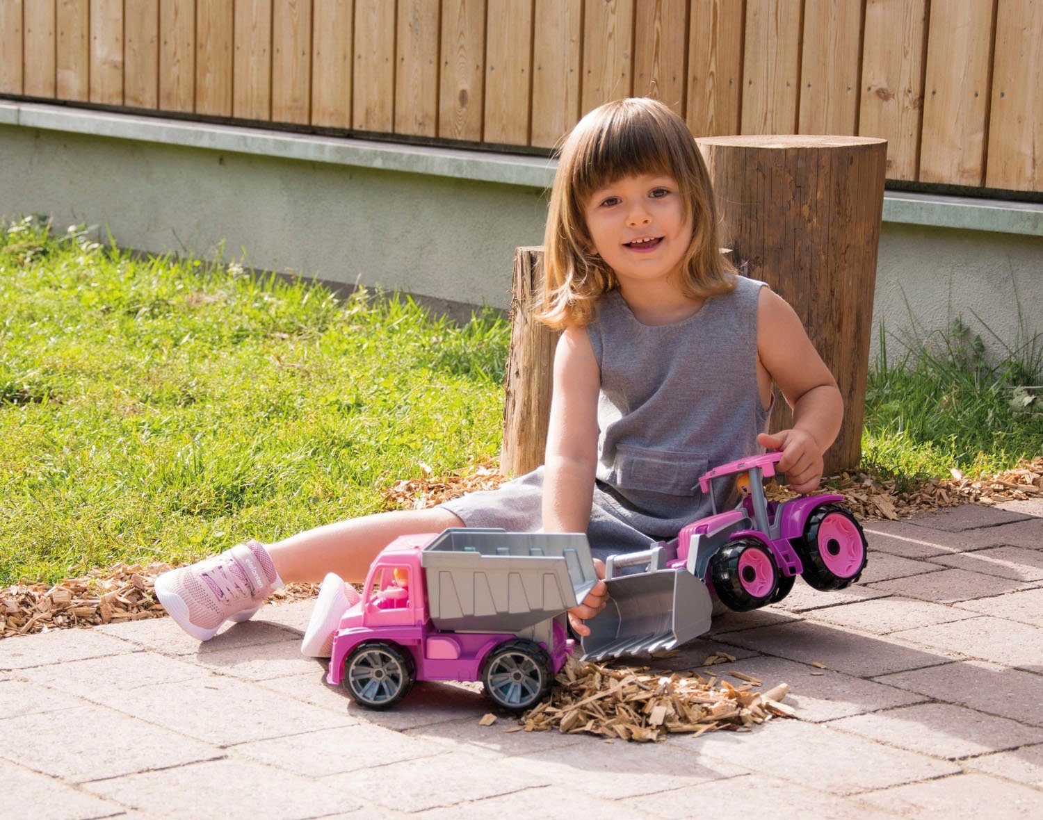 Lena® Speelgoed-kiepwagen TRUXX, roze inclusief speelfiguur, made in europe