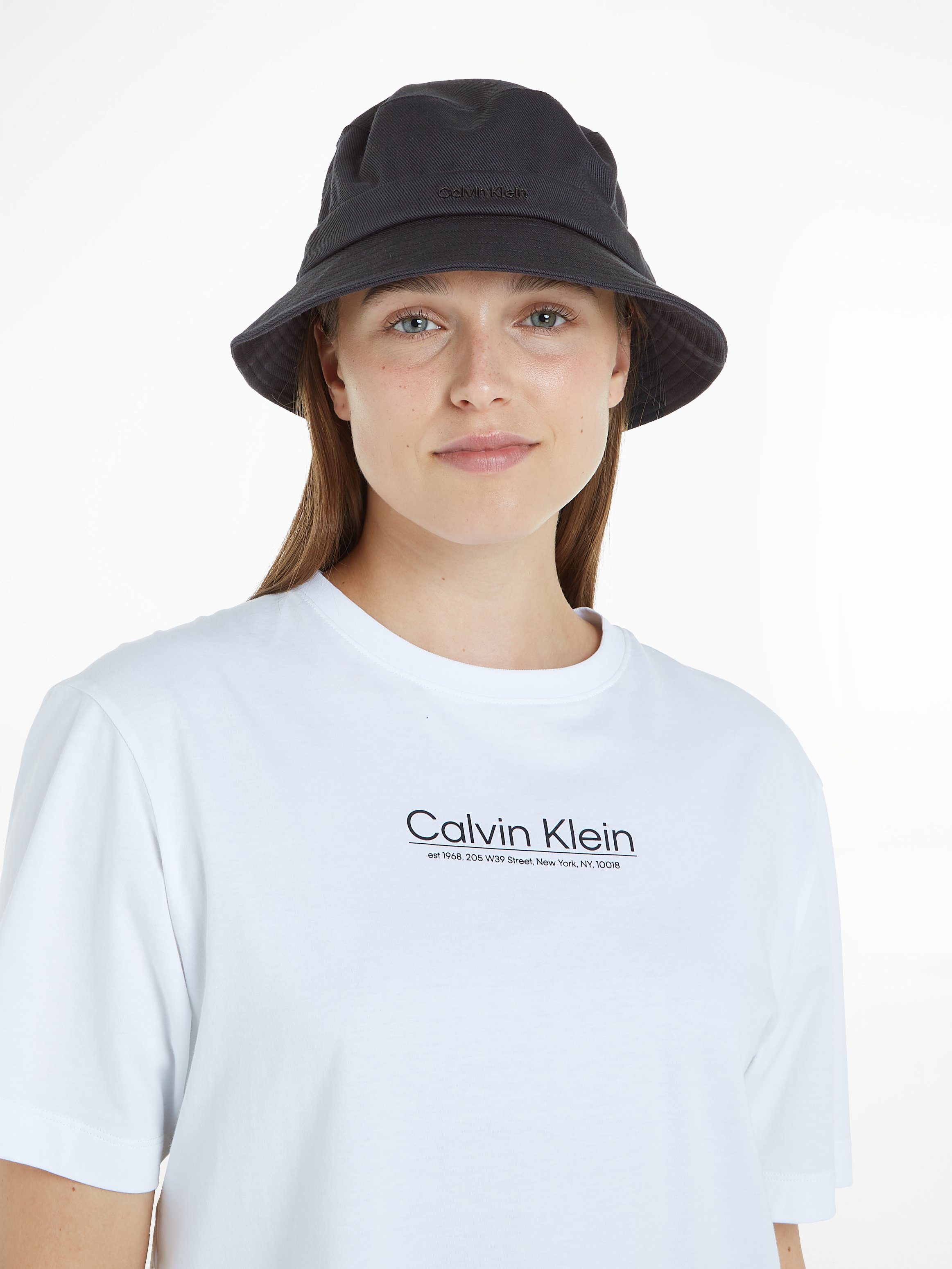 Calvin Klein Vissershoed METAL LETTERING CANVAS BUCKET