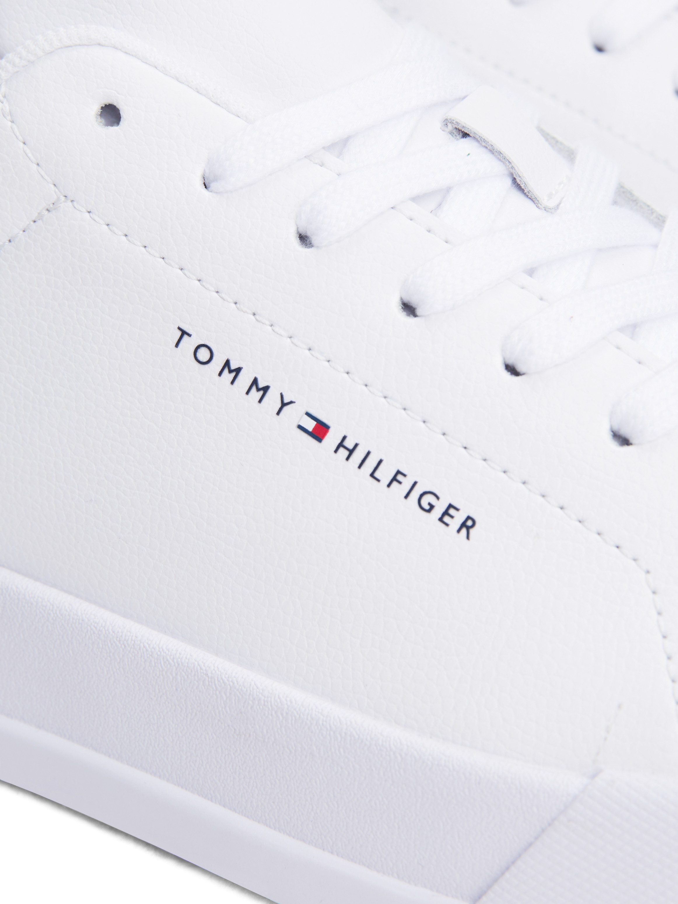 Tommy Hilfiger Sneakers TH COURT LTH DETAIL ESS , vrijetijdsschoen, lage schoen, veterschoen met zijlijk logo-opdruk