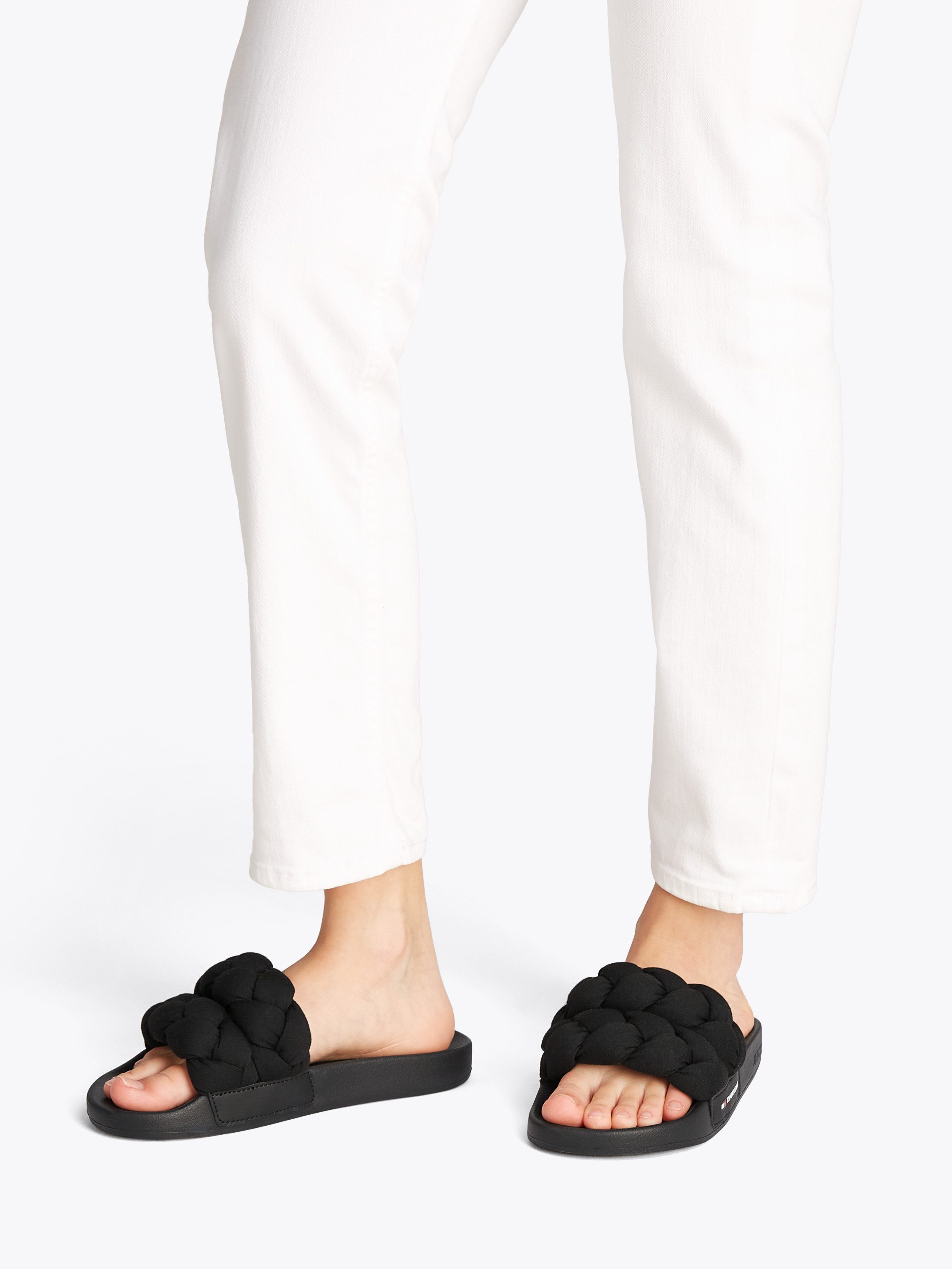 TOMMY JEANS Slippers TJW BRAIDED SLIDE , zomerschoen, flats, instapschoen, gevlochten, gewatteerde bandage