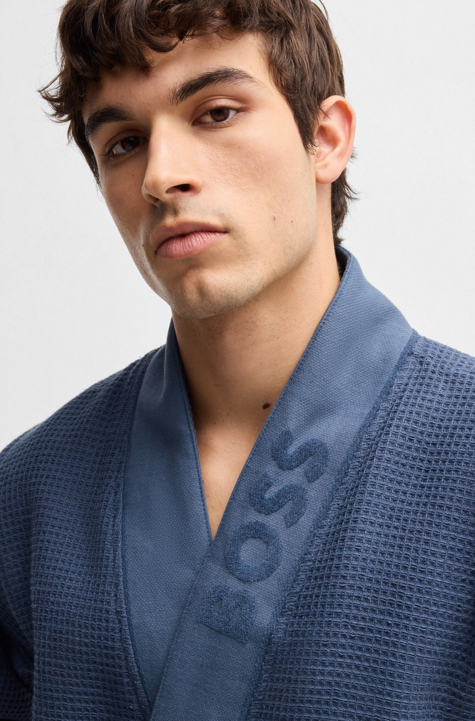 BOSS Ochtendjas Waffle Kimono met groot boss logo van velours