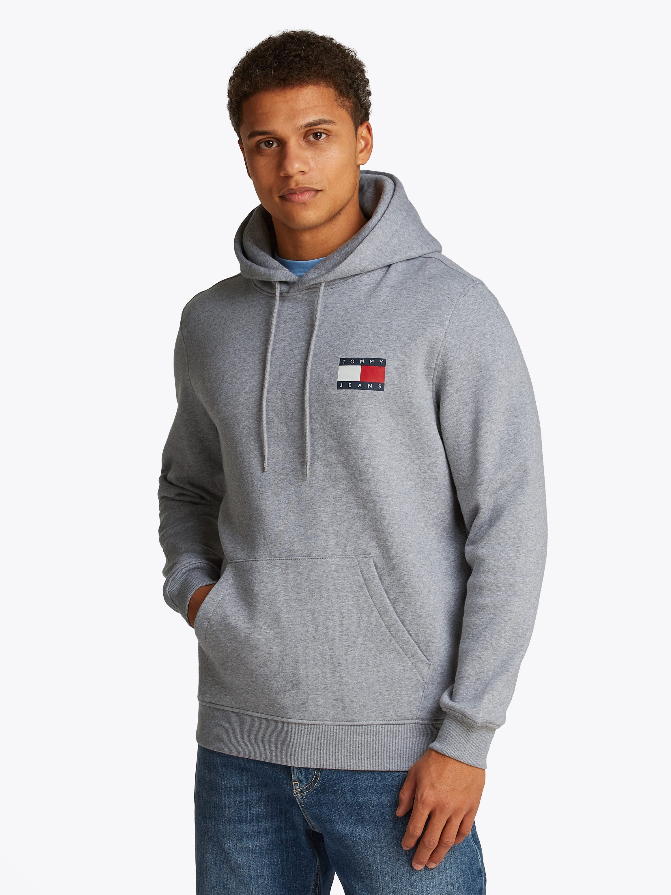 TOMMY JEANS Sweatshirt TJM REG ESSENTIAL FLAG HOOD EXT met bedrukte merklogo op borsthoogte