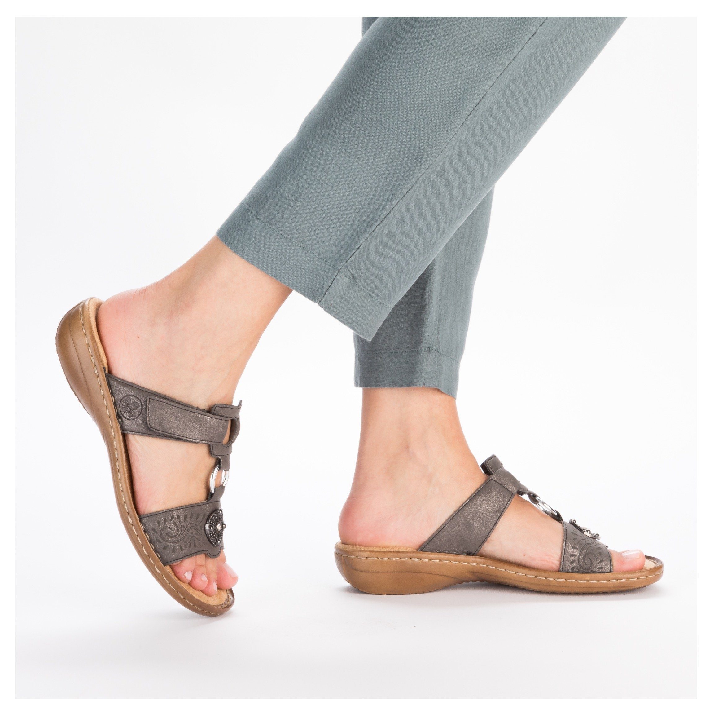 Rieker Slippers sleehak, zomerschoen, pantoffels met juwelenapplicatie