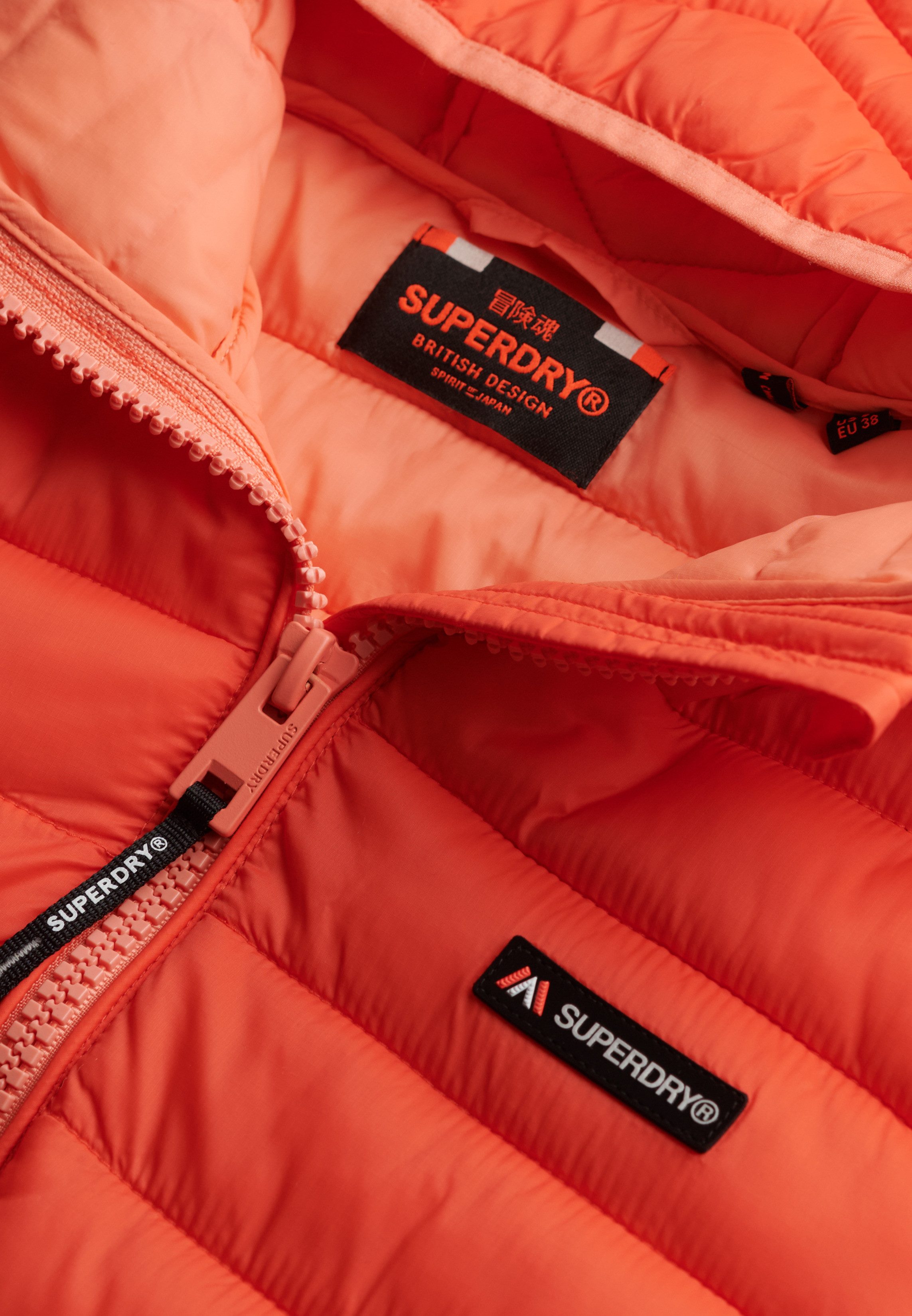 Superdry Gewatteerde jas HOODED FUJI LITE PADDED JACKET