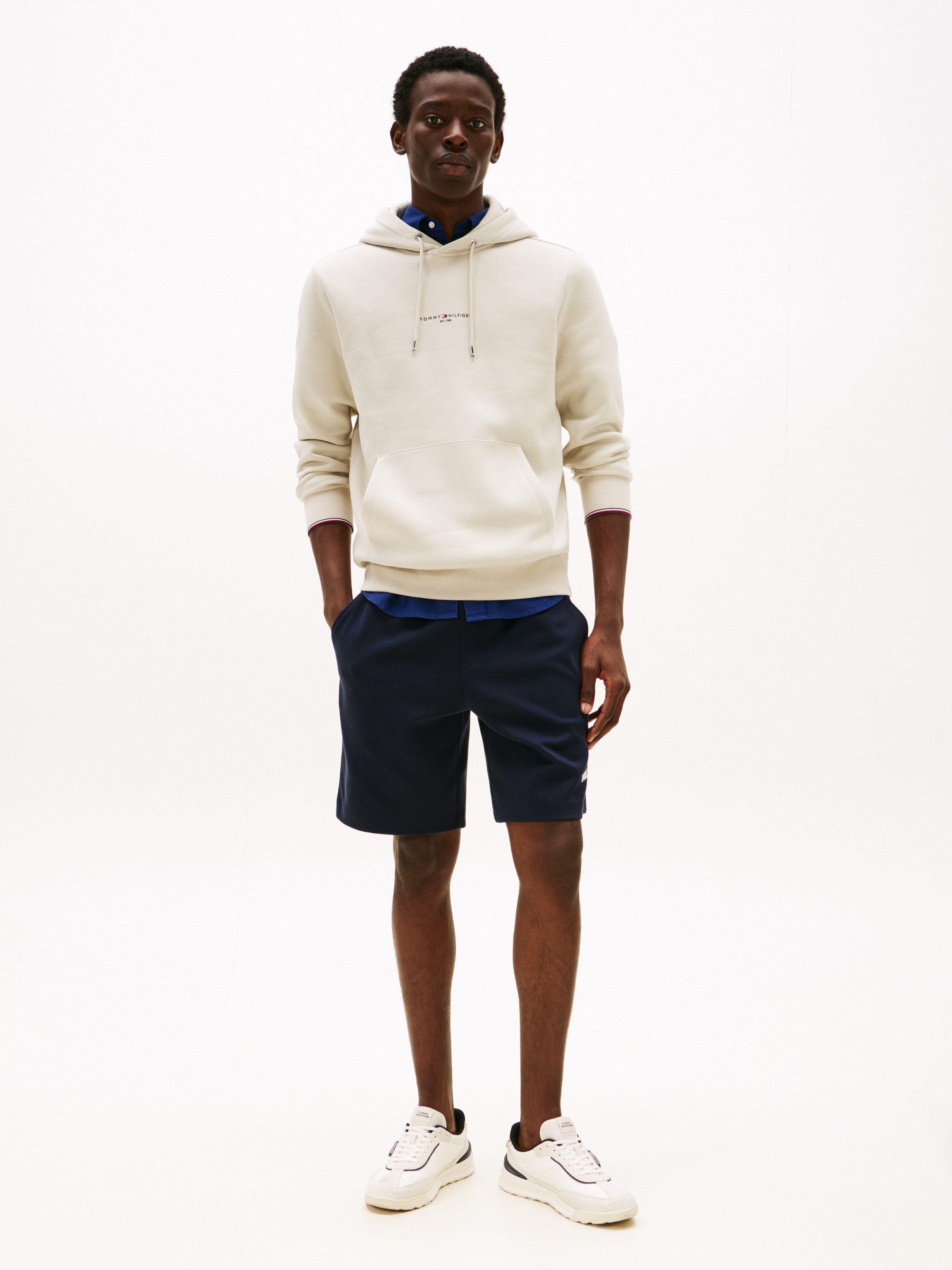 Tommy Hilfiger Hoodie TOMMY LOGO TIPPED HOODY Tommy-Tape binnen aan de halsopening, Vlag-Stiksel op de Mouw