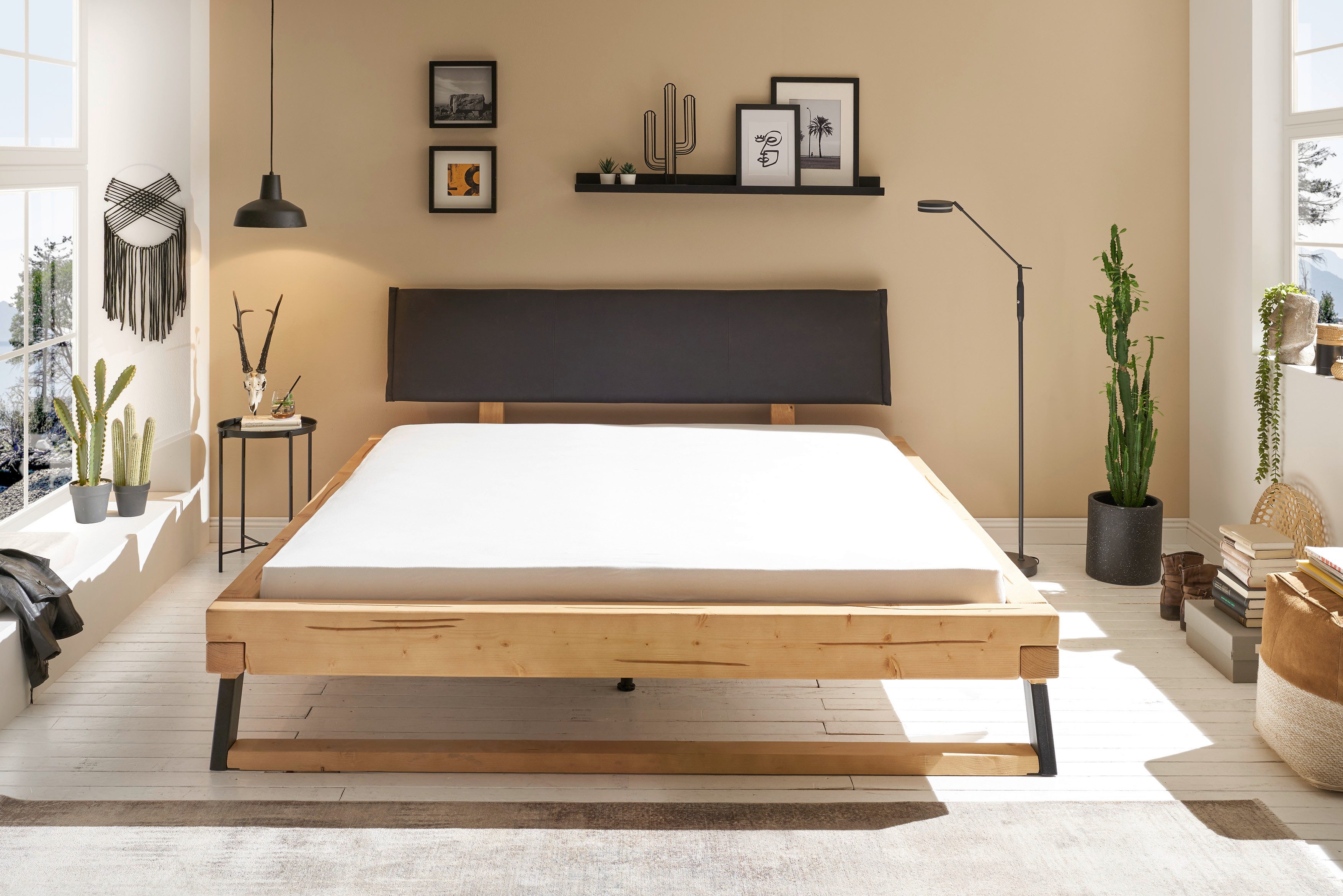 Schlafkontor Bedframe Lobia massief houten bed, gestoffeerde hoofdeinde 180x200 cm, tweepersoonsbed in natuurlijk vurenhout