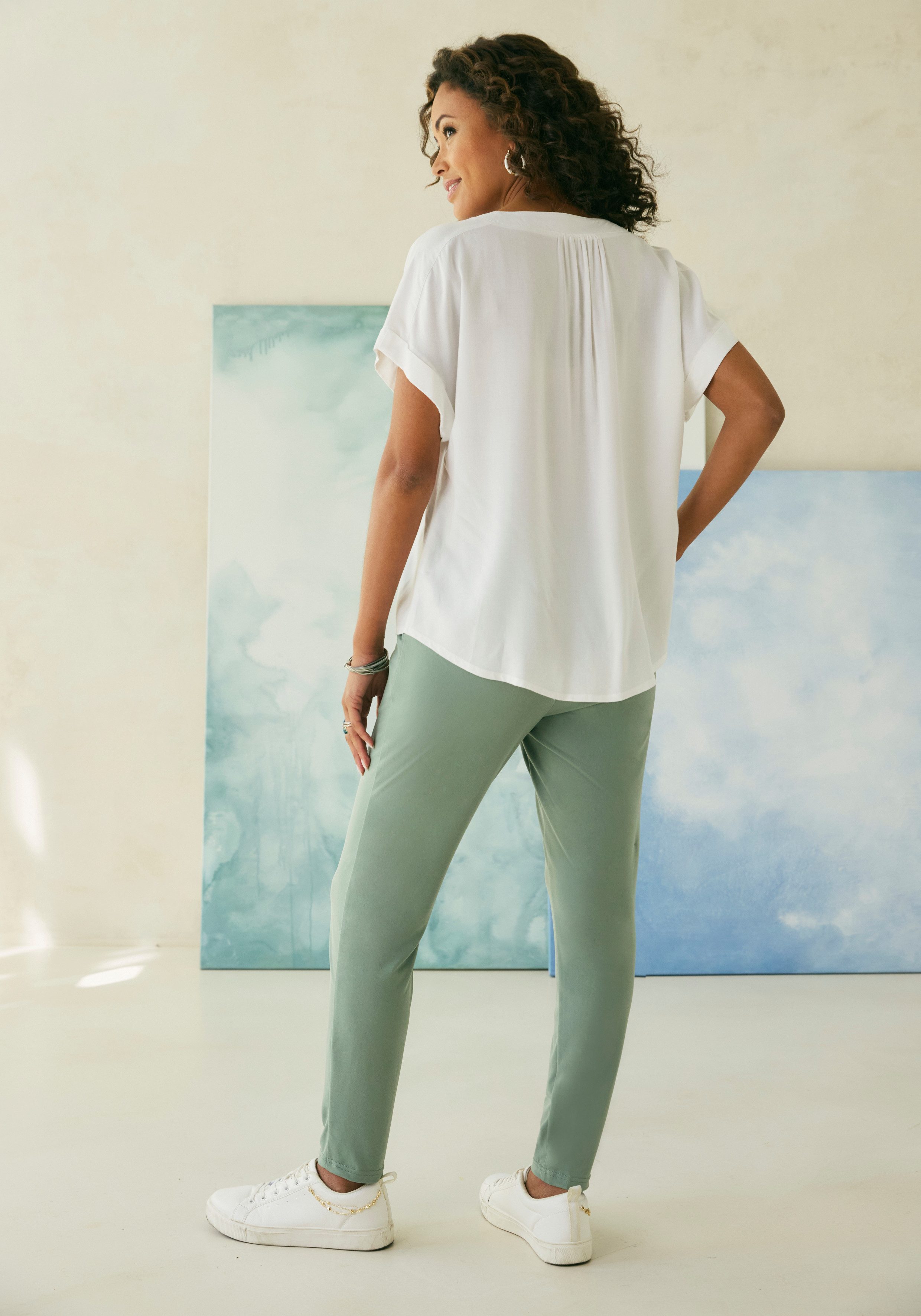 Lascana Comfortbroek van gladde jerseykwaliteit, lichte zomerbroek met zakken, kreukvrij