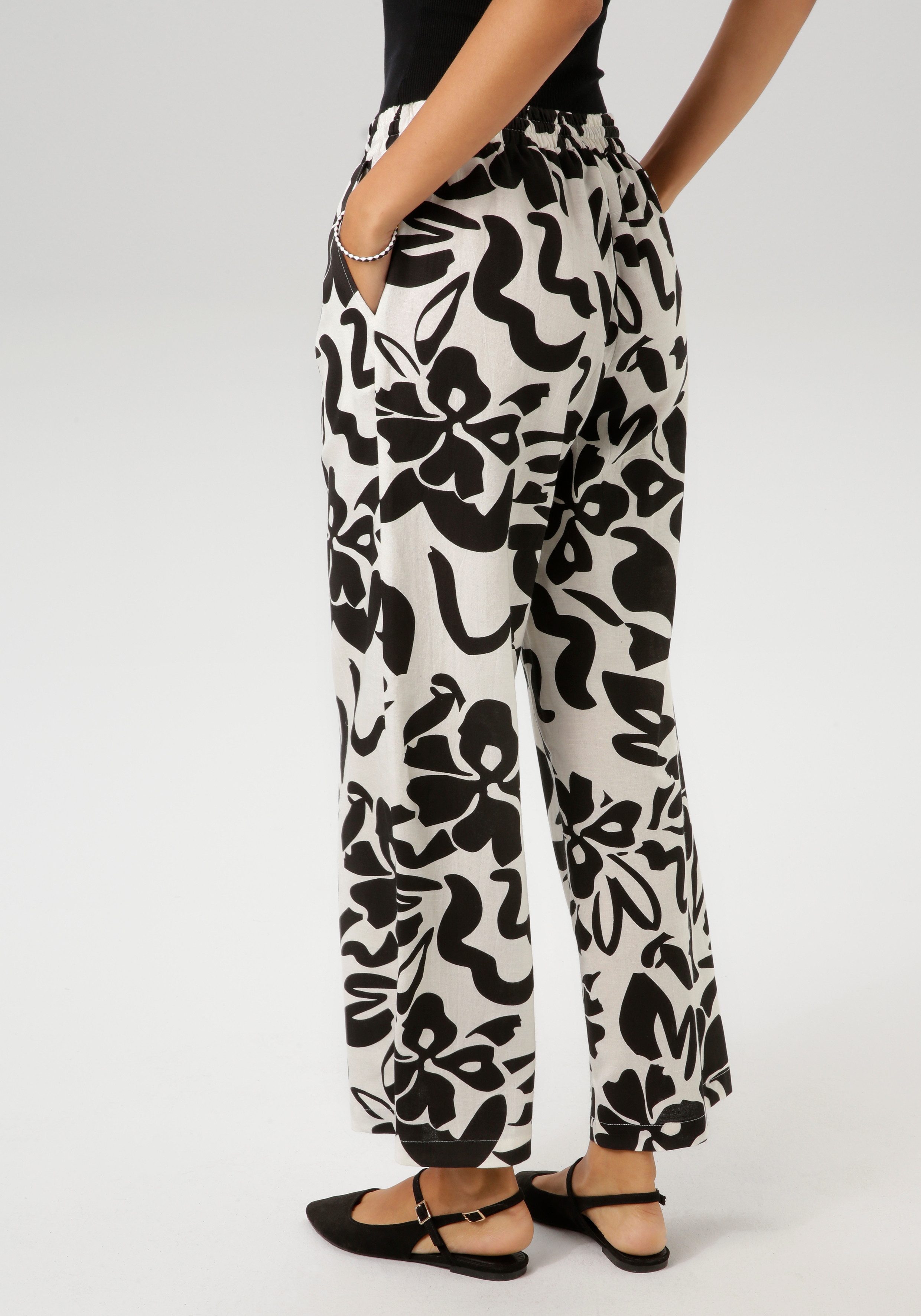 Aniston CASUAL Comfortbroek met royale bladeren gedessineerd - nieuwe collectie