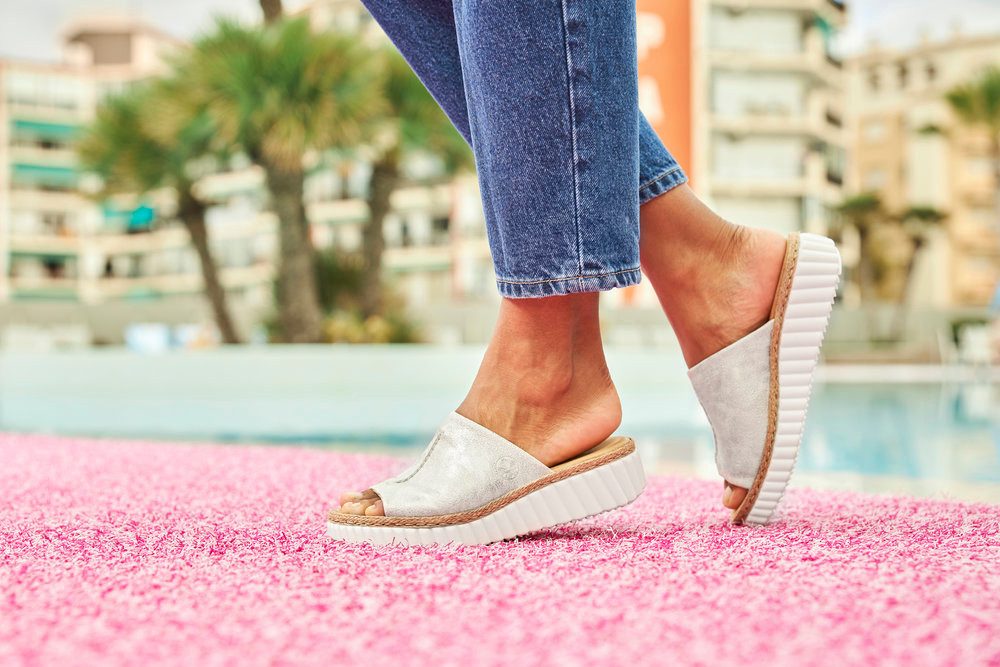 Rieker Slippers sleehak, zomerschoen, slippers met jute-omranding aan de loopzool