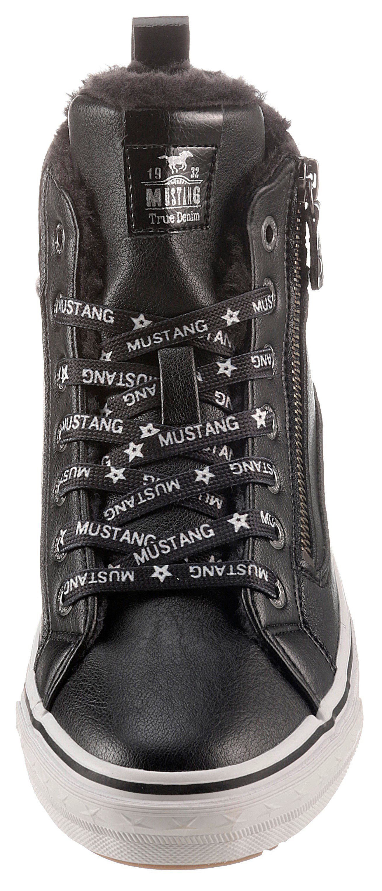 Mustang Shoes Sneakers met gedessineerde kraag van imitatiebont