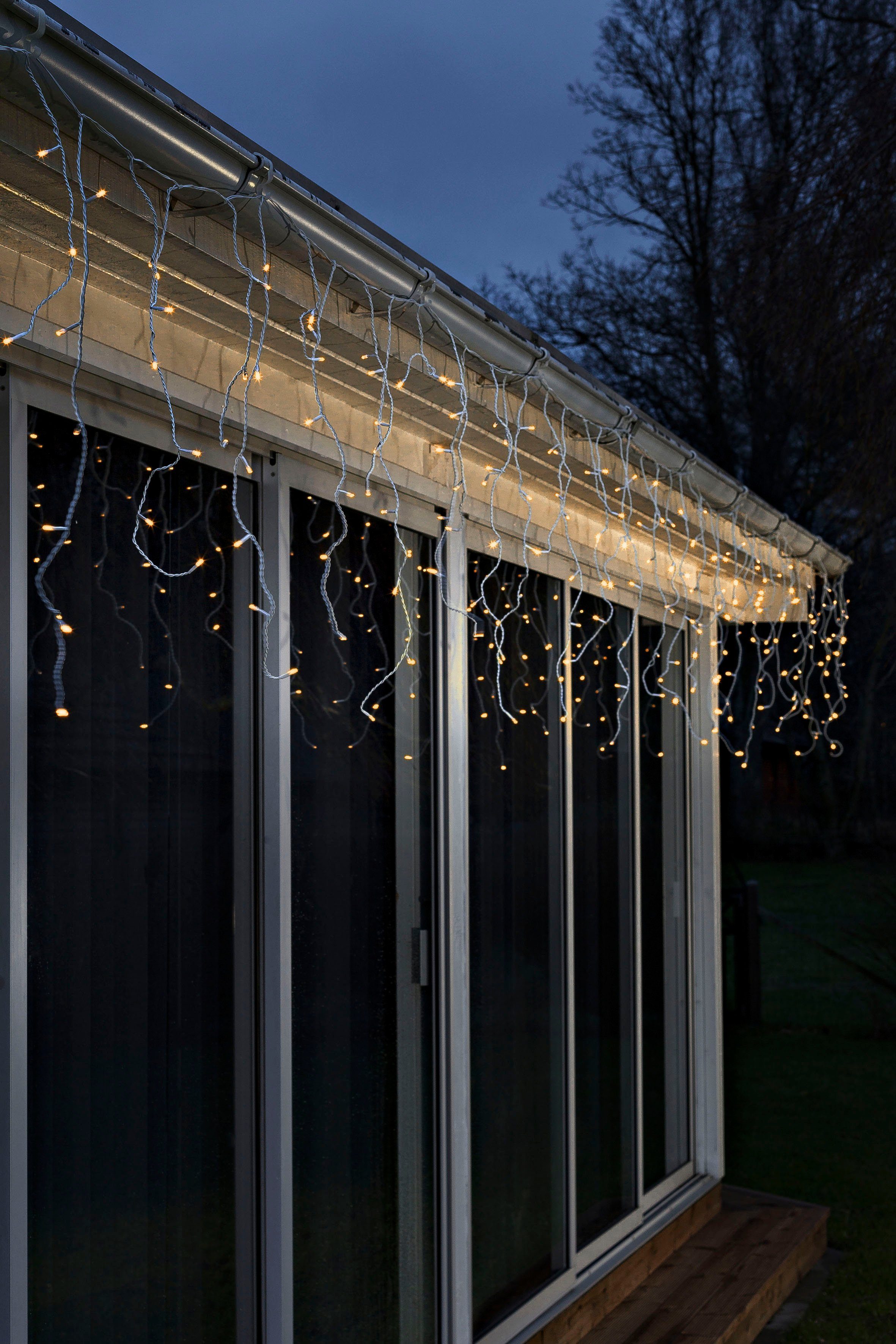 KONSTSMIDE Led-lichtgordijn LED solar ijsregenlicht gordijn, 200 amberkleurige diodes, timer Afstandsbediening dimbaar, 8 lichtfuncties, zonnebox oplaadbaar via USB (2 stuks)