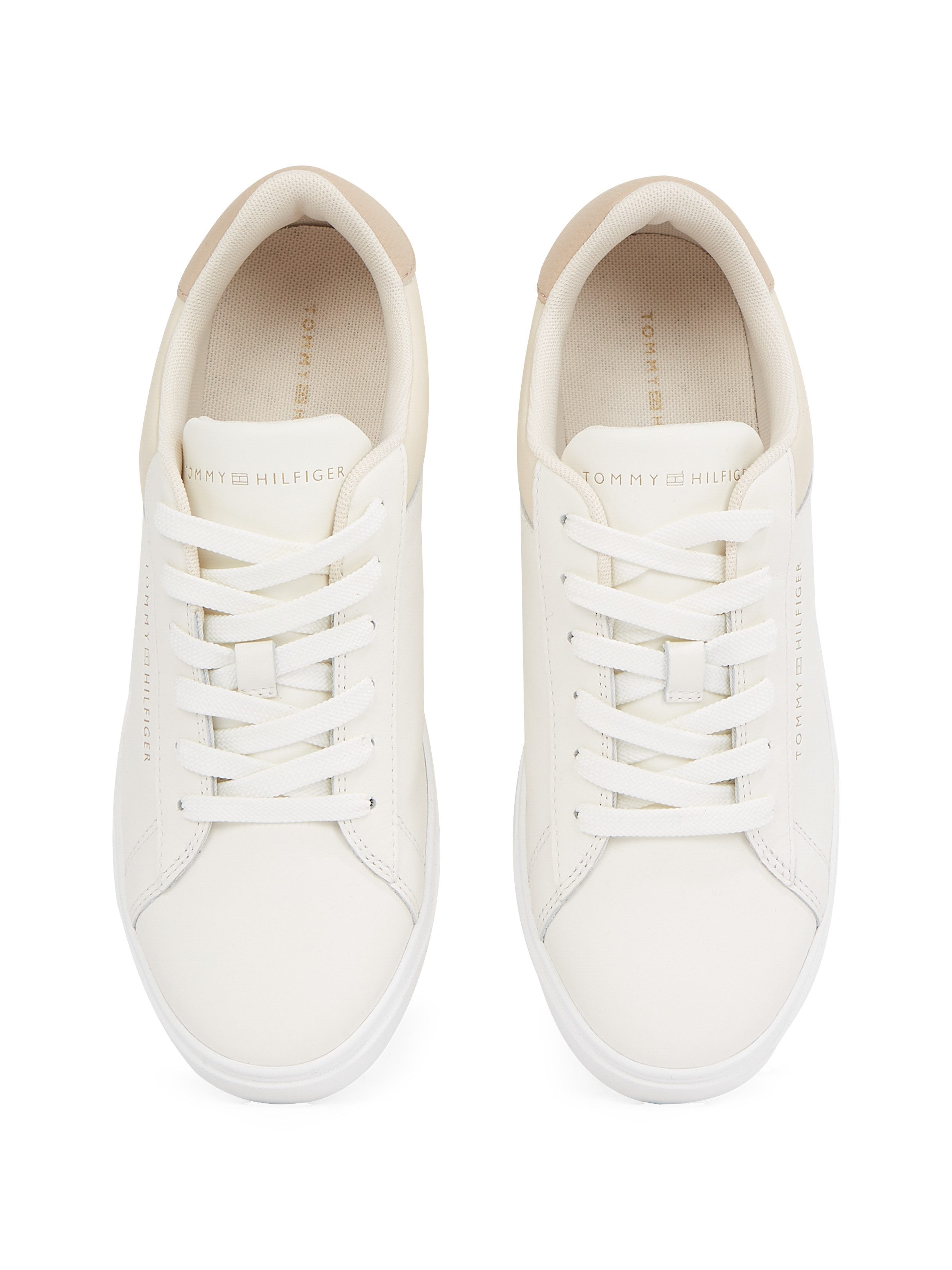 Tommy Hilfiger Plateausneakers ESSENTIAL COURT SNEAKER , vrijetijdsschoen, lage schoen, veterschoen met logo-opdruk