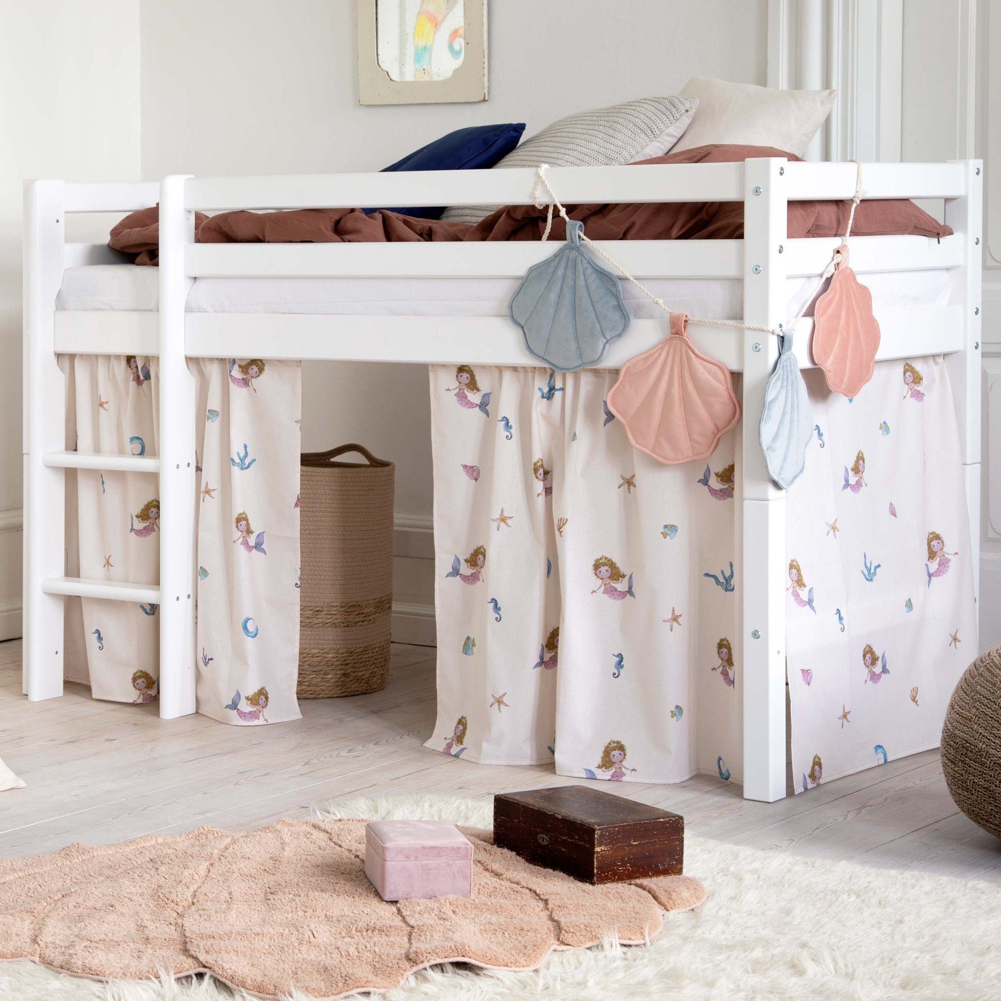 Hoppekids Speelbed ECO Dream, hoogslaper, deelbaar in 2 eenpersoonsbedden Massief houten bed met zeemeermingordijn, matras & 2 maten ter keuze