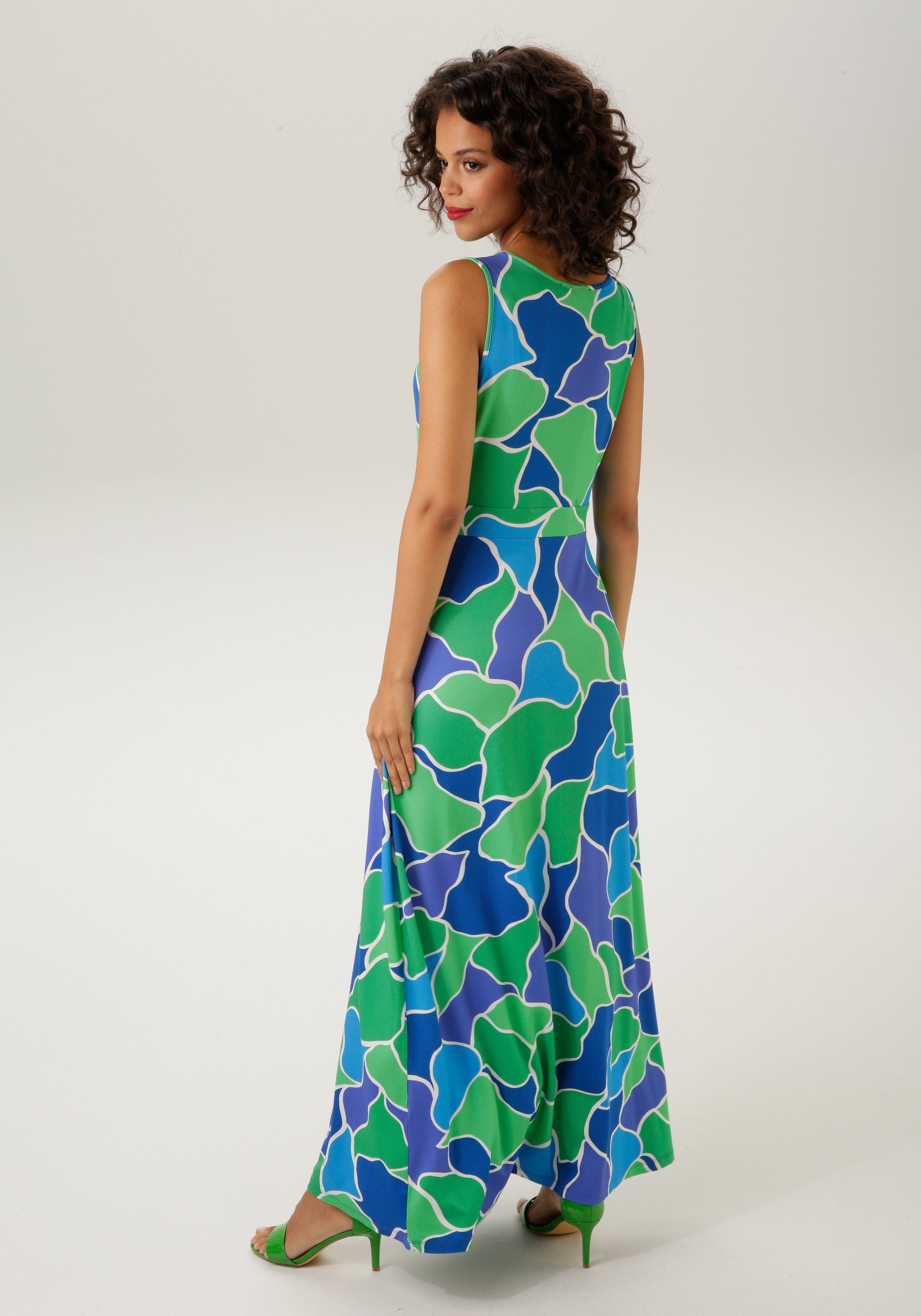 Aniston CASUAL Zomerjurk met harmonieuze kleuren, grafische print