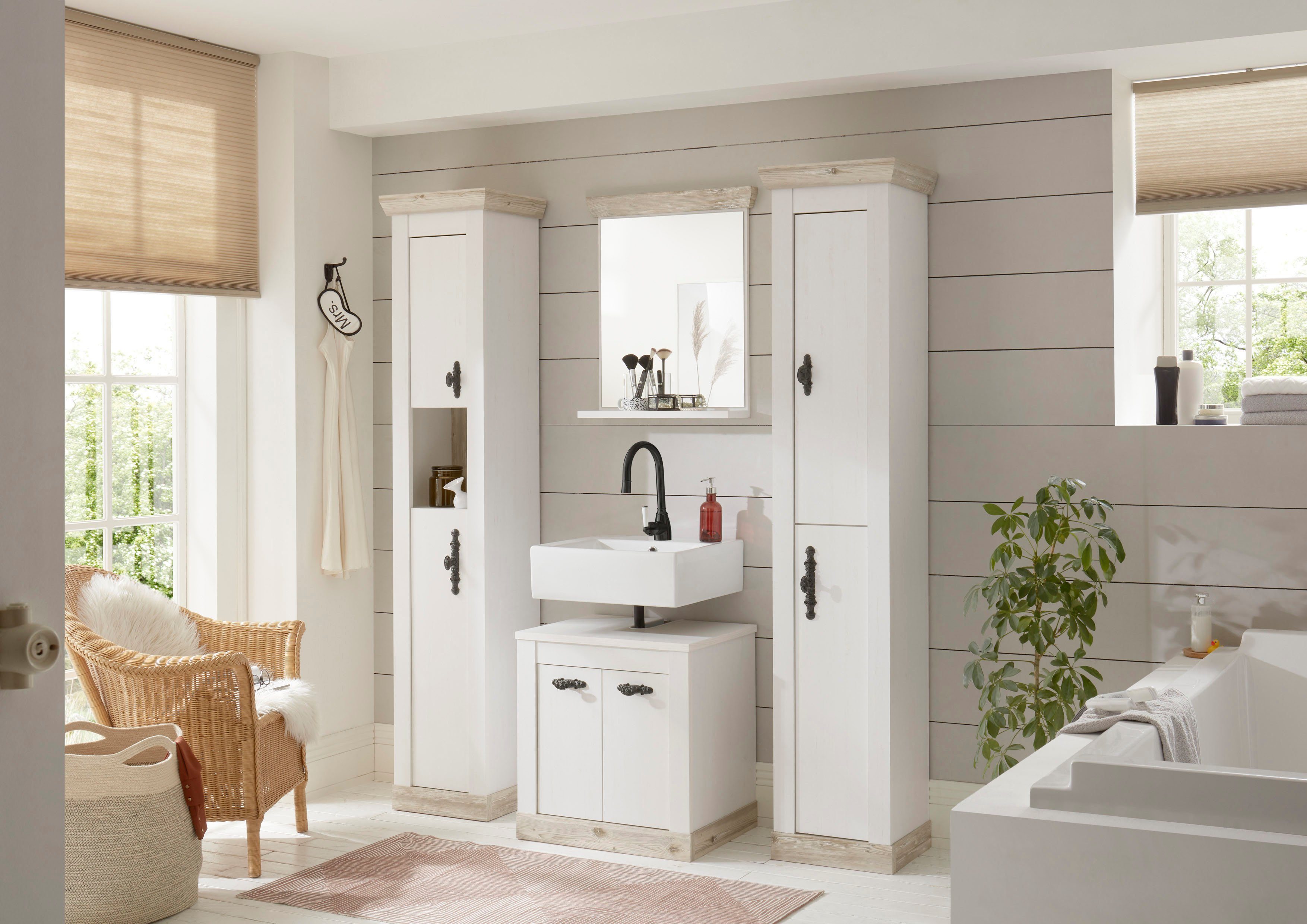 Home affaire Hoge kast Florenz, badkamerkast in landhuisstijl, kast met metalen handgrepen
