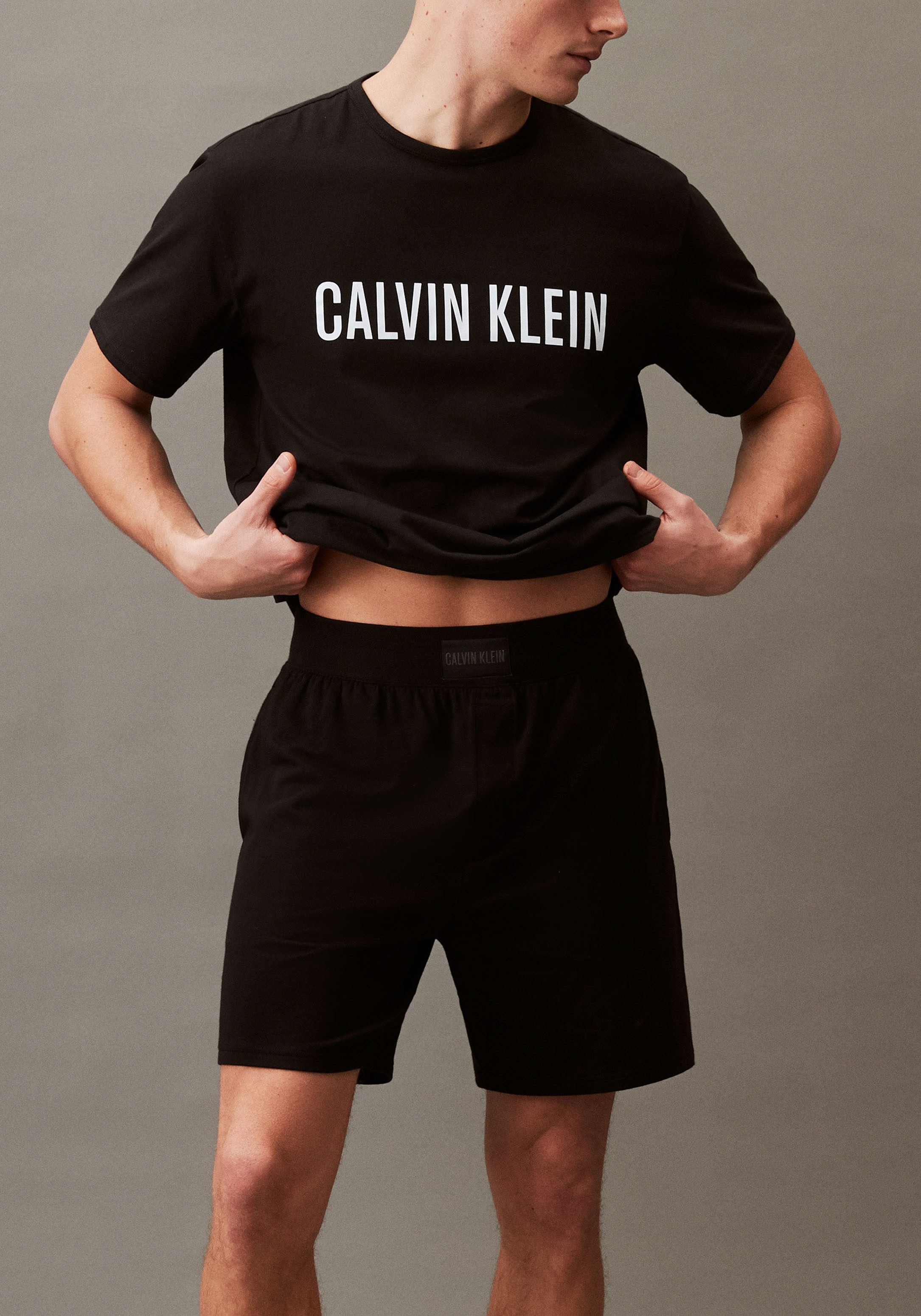 Calvin Klein T-shirt S S CREW NECK met een logo-opschrift op borsthoogte