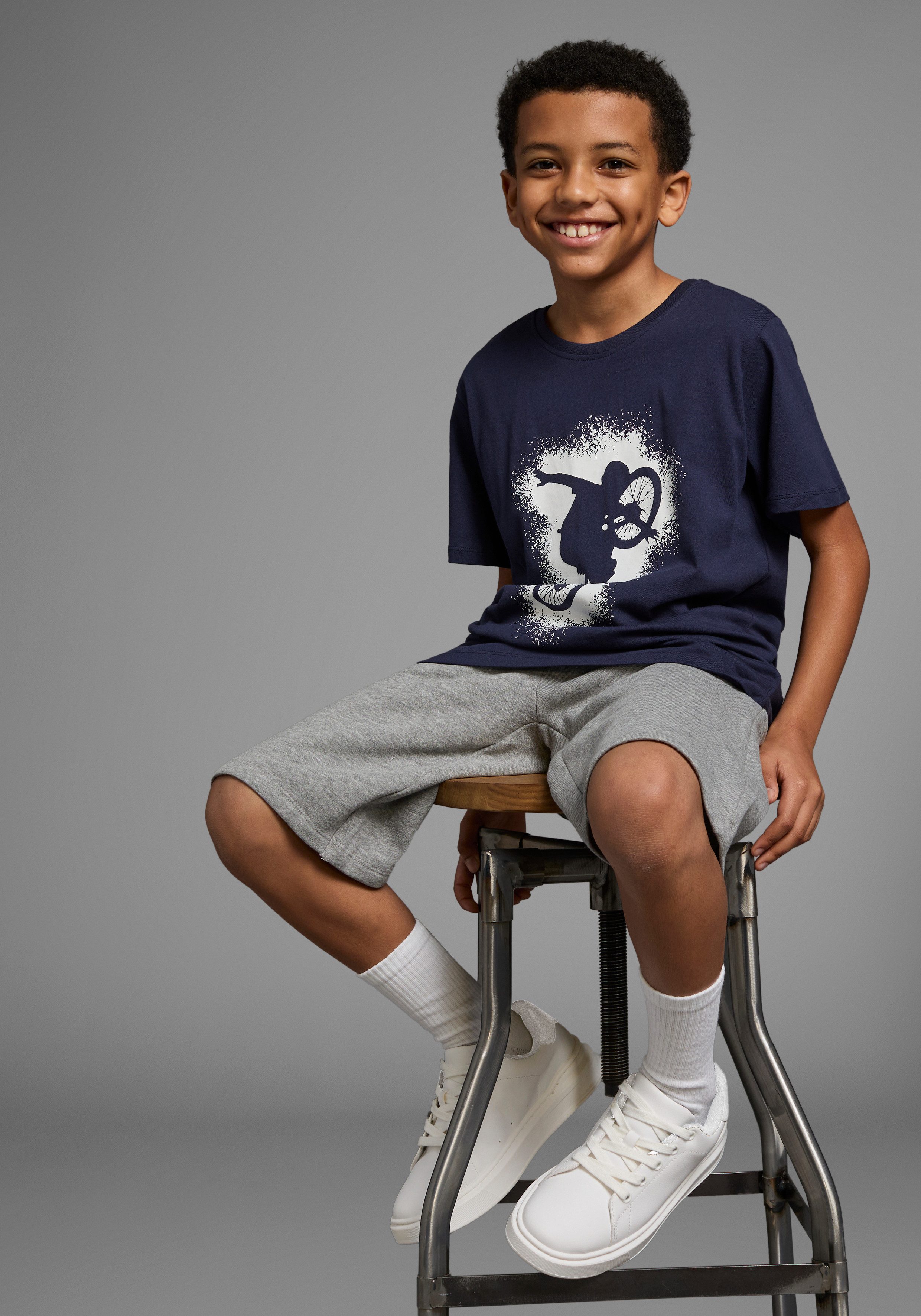 KIDSWORLD T-shirt short 2-delig set T-shirt + sweat shorts (set, 2-delig, 2)