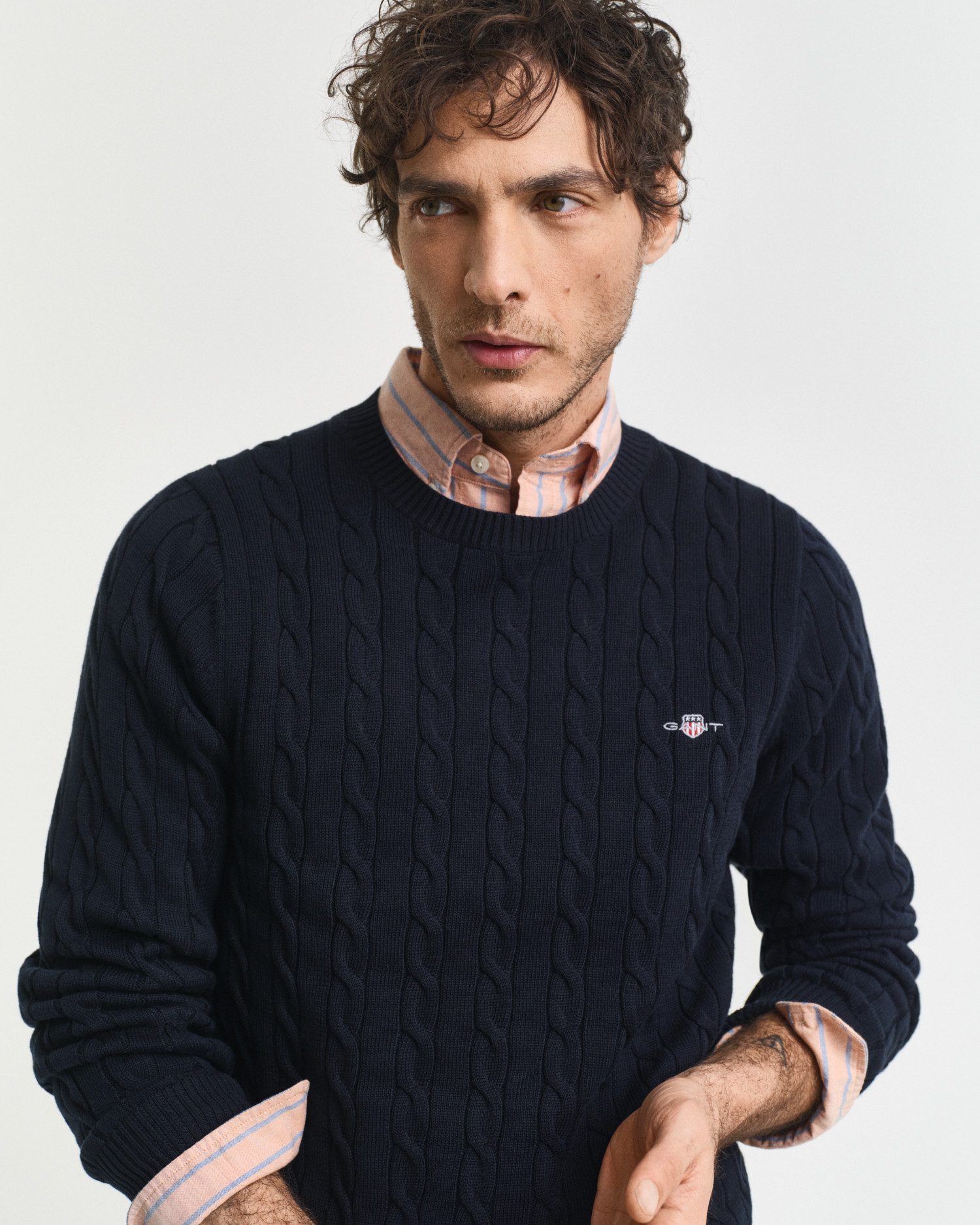 Gant Gebreide trui COTTON CABLE C-NECK met wapen-logo borduurwerk op de borst