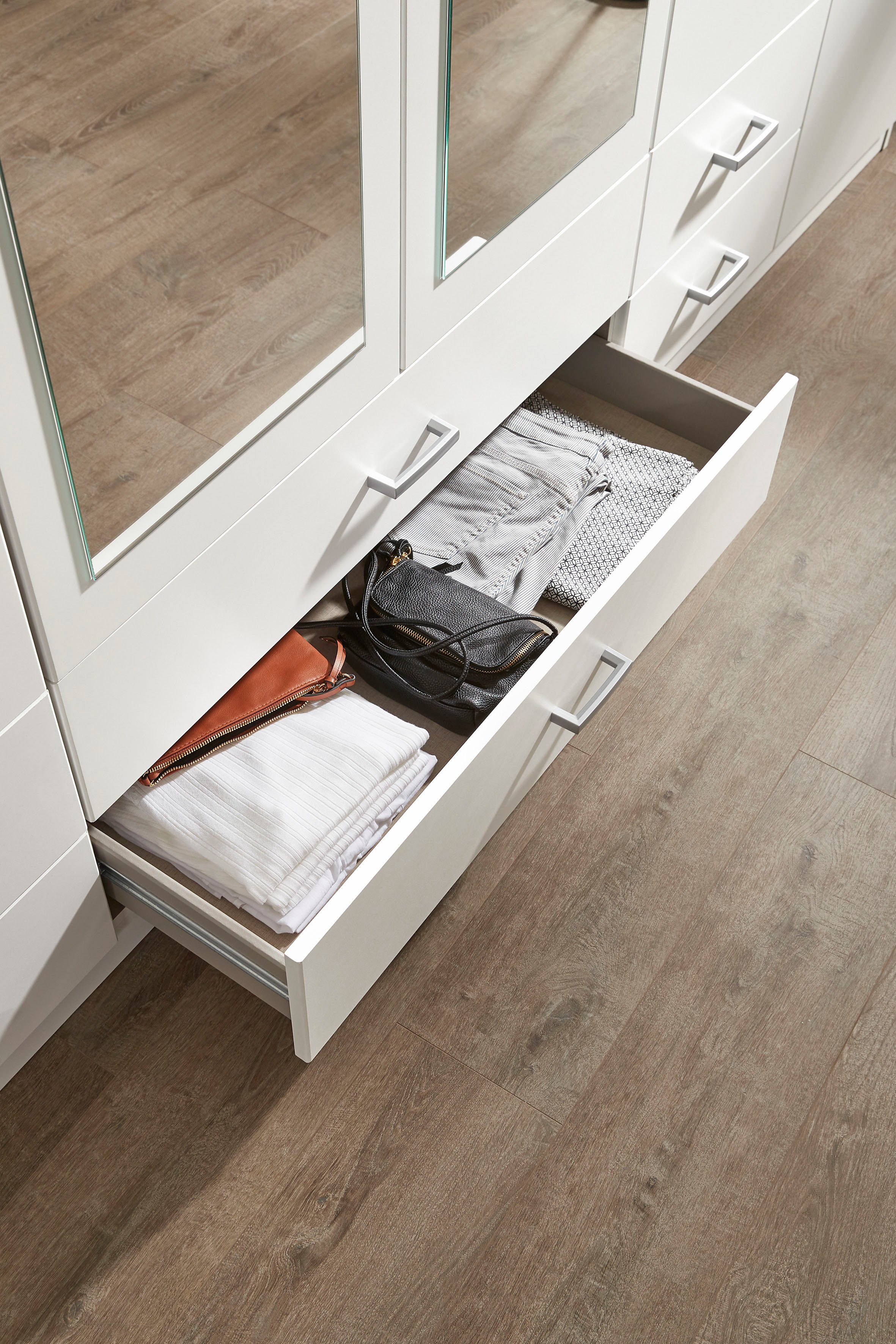 rauch Kledingkast Kast Garderobe Wasmand GAMMA in 3 Breedtes veel opbergruimte met 6 lades, met spiegel topseller made in germany