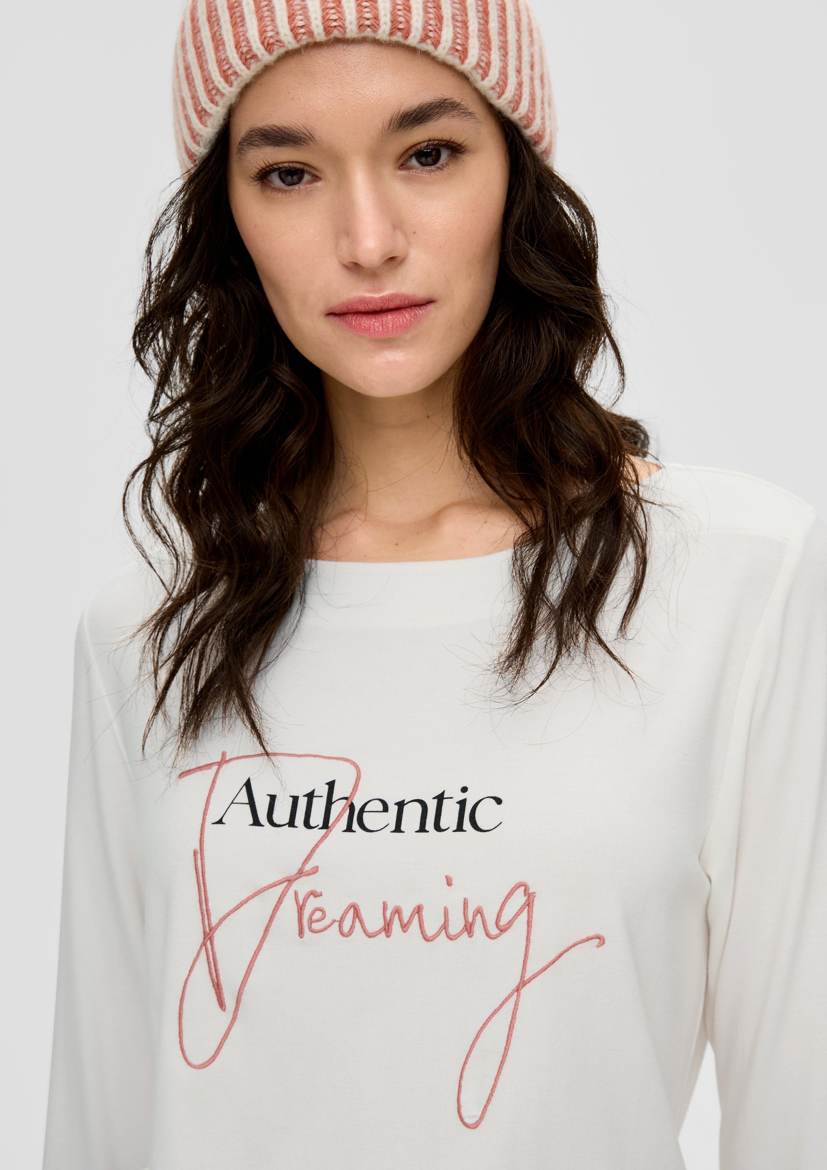 s.Oliver Longsleeve met groot opschrift op borsthoogte