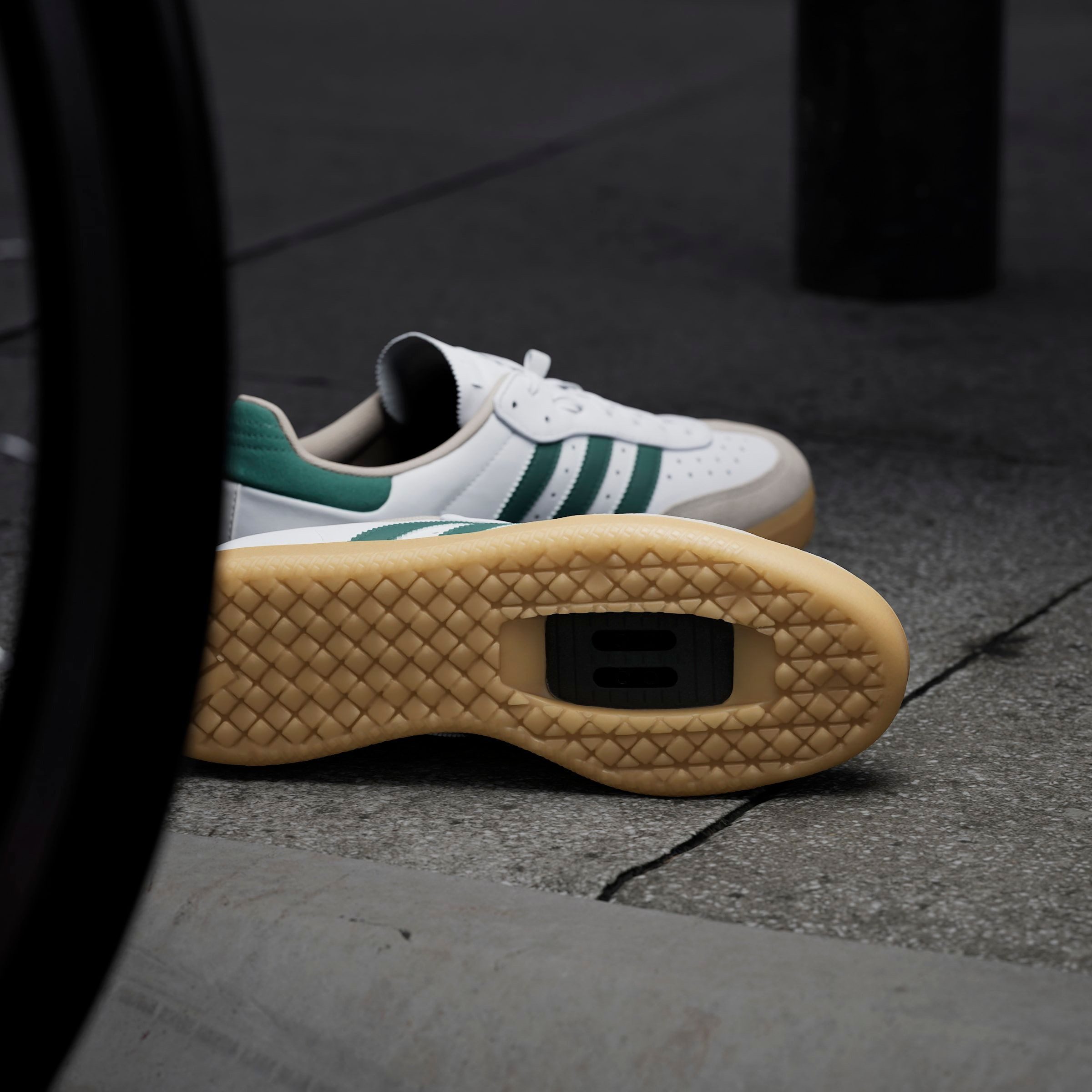 adidas Performance Fietsschoenen VELOSAMBA LEATHER geïnspireerd door het ontwerp van de adidas samba