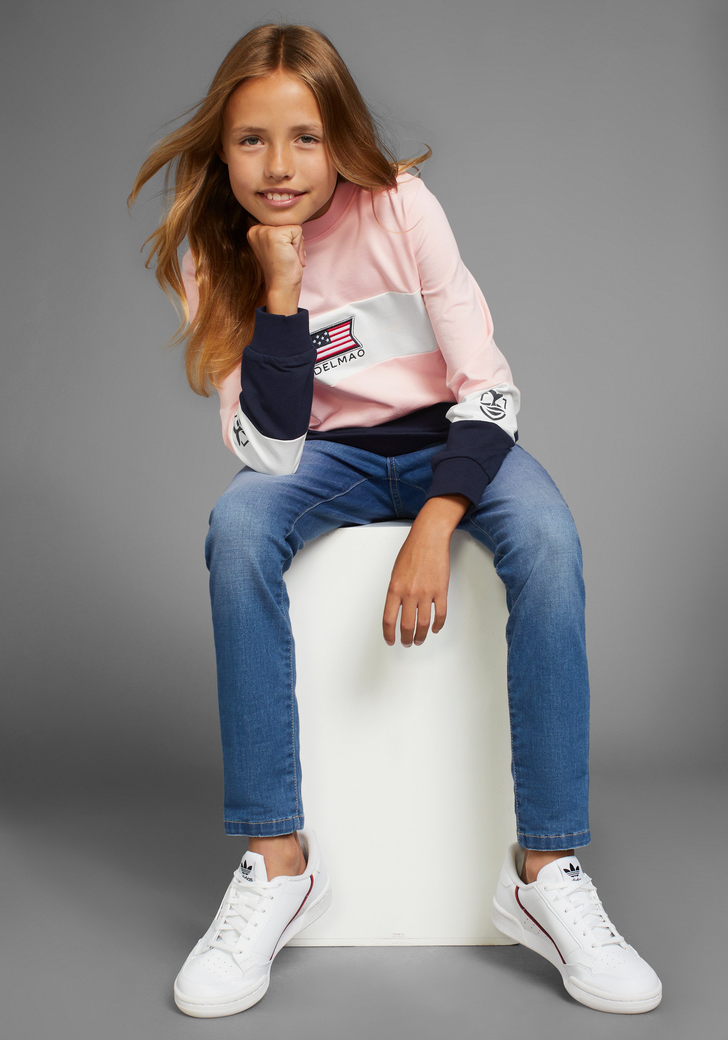 DELMAO Sweatshirt Colorblocking sweatshirt met logo-borduursel voor meisjes