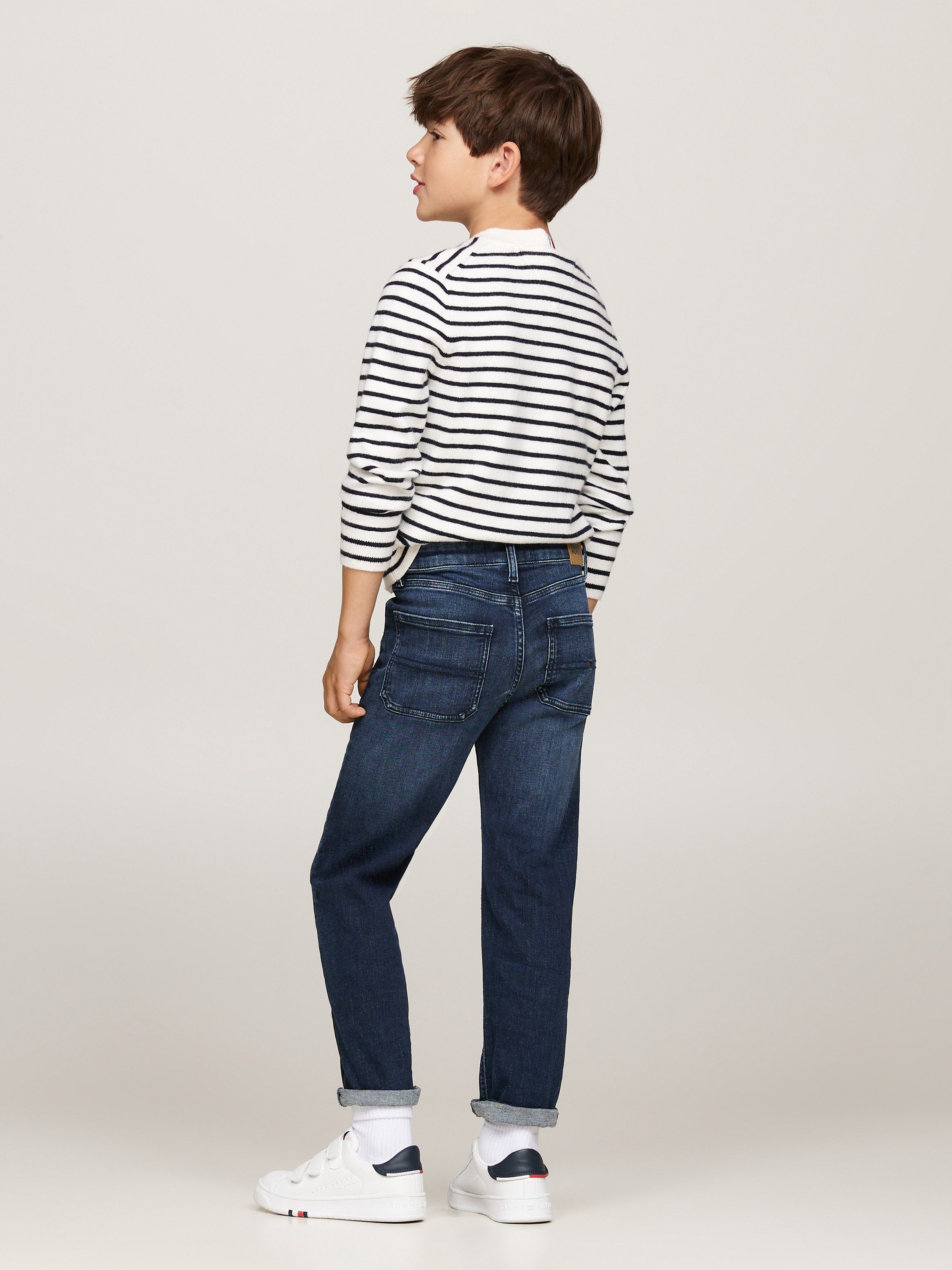 Tommy Hilfiger Straight jeans SKATER BLACK BLUE WASH in skater-vorm met logo-badge