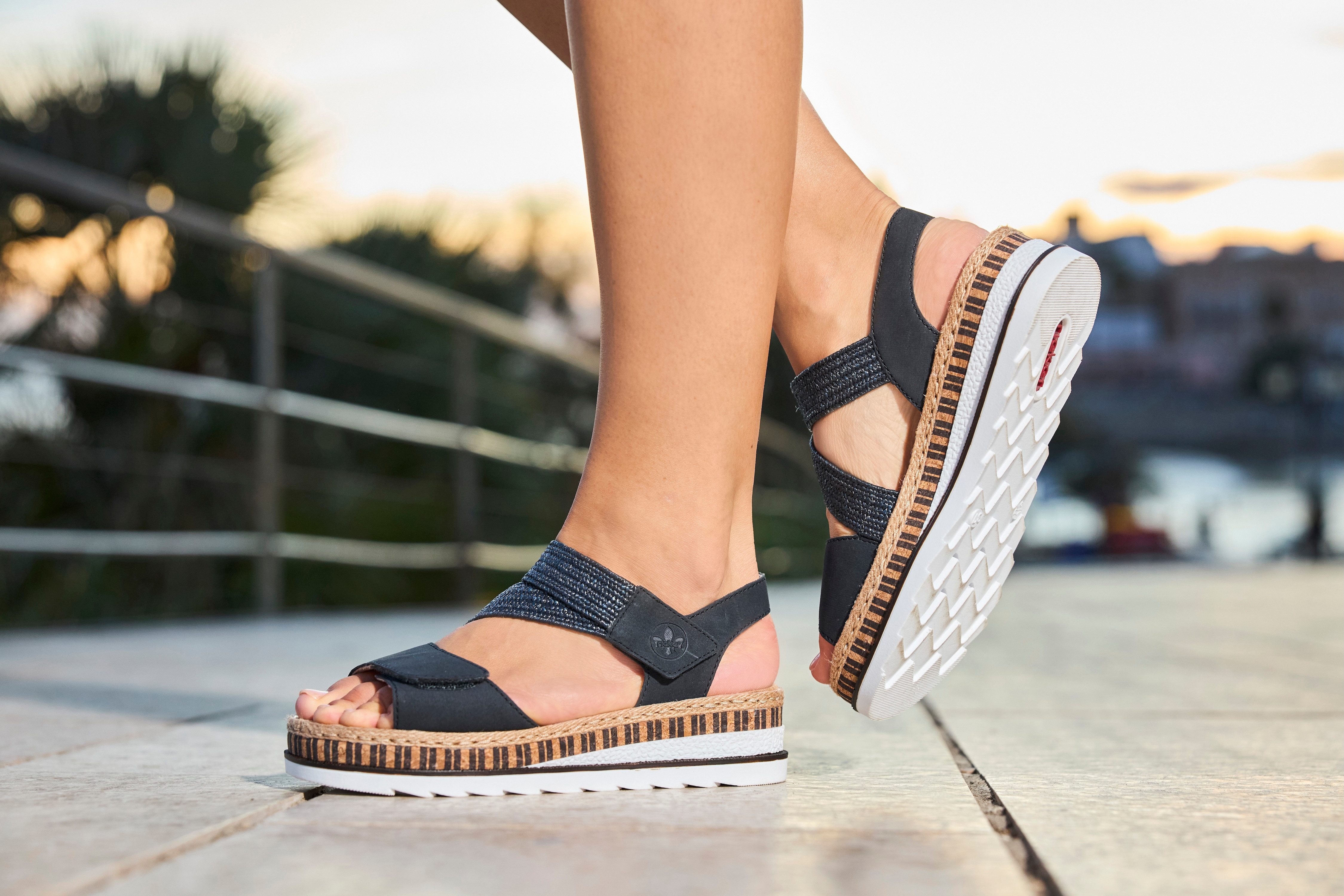 Rieker Sleehaksandaaltjes Bandjessandaal, zomerschoen, vakantieschoen met klittenbandbandjes